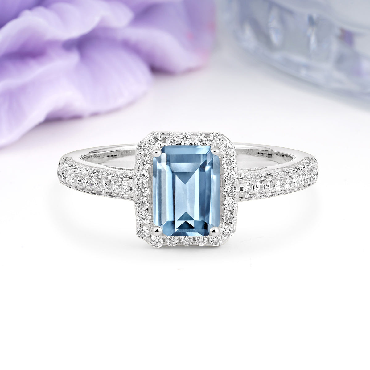 Luxurious Vintage 4 Prong Emerald Cut Aquamarine Engagement Ring - Additional view
