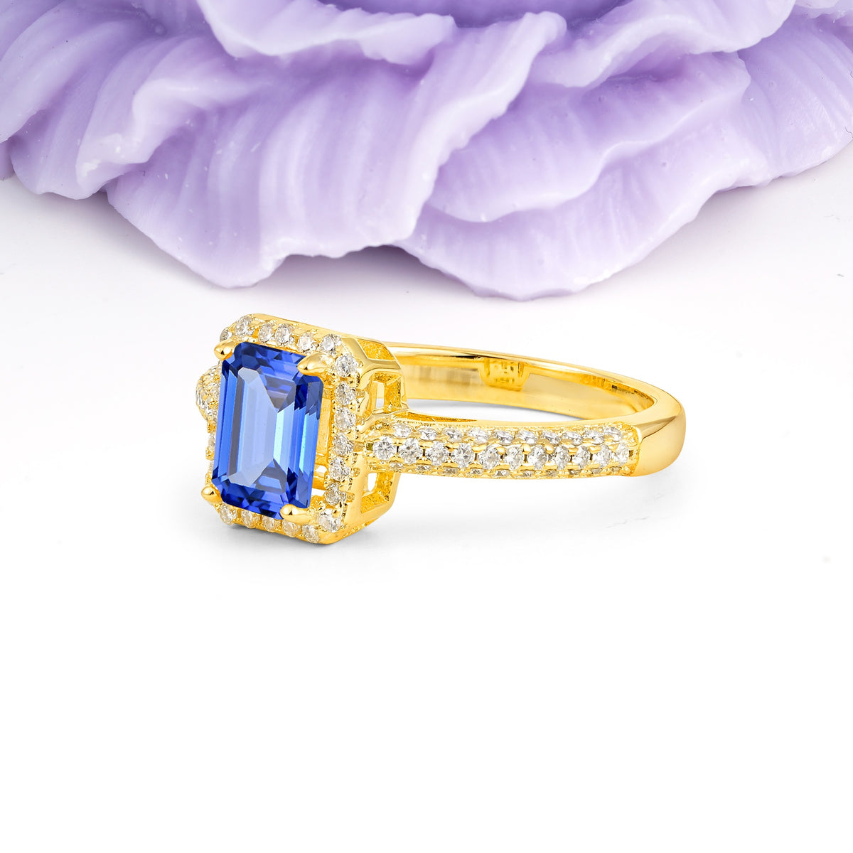 Luxurious Vintage 4 Prong Emerald Cut Sapphire Engagement Ring - Additional view
