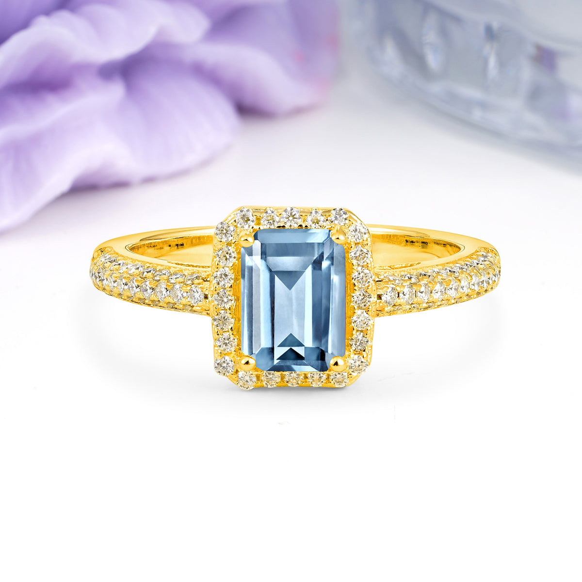 Luxurious Vintage 4 Prong Emerald Cut Aquamarine Engagement Ring - Additional view