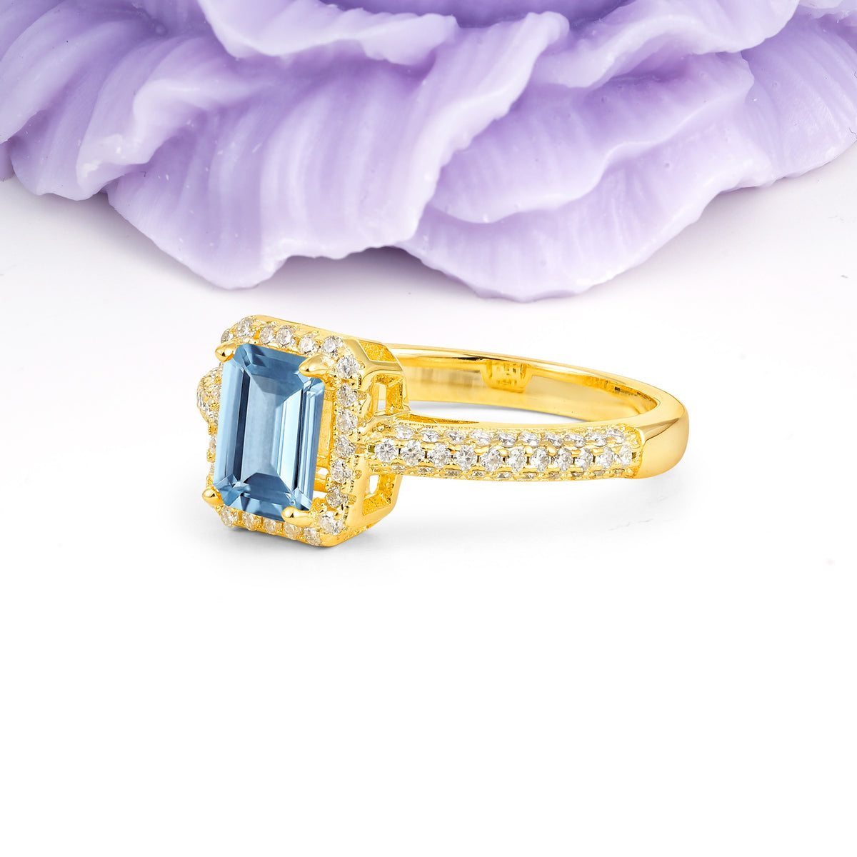 Luxurious Vintage 4 Prong Emerald Cut Aquamarine Engagement Ring - Additional view