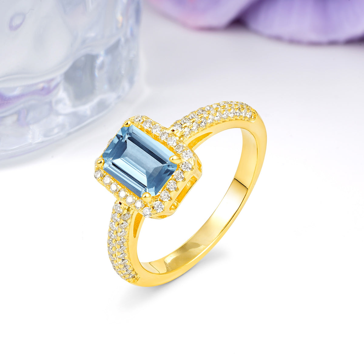 Luxurious Vintage 4 Prong Emerald Cut Aquamarine Engagement Ring - Additional view