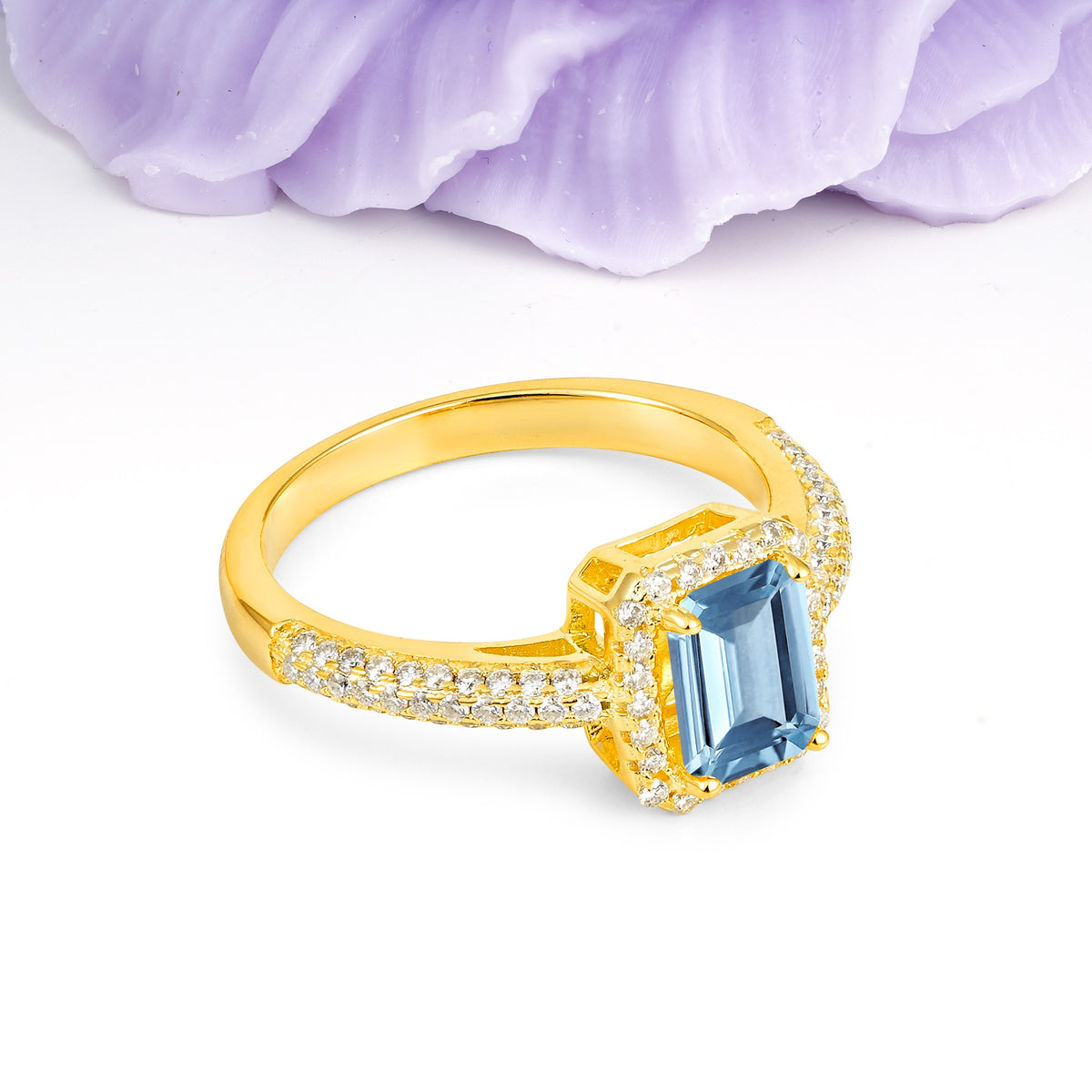 Luxurious Vintage 4 Prong Emerald Cut Aquamarine Engagement Ring - Additional view