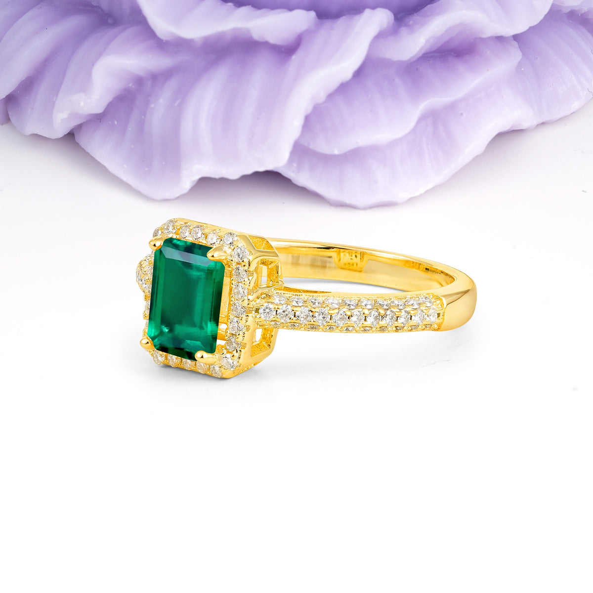 Luxurious Vintage 4 Prong Emerald Cut Emerald Engagement Ring - Additional view