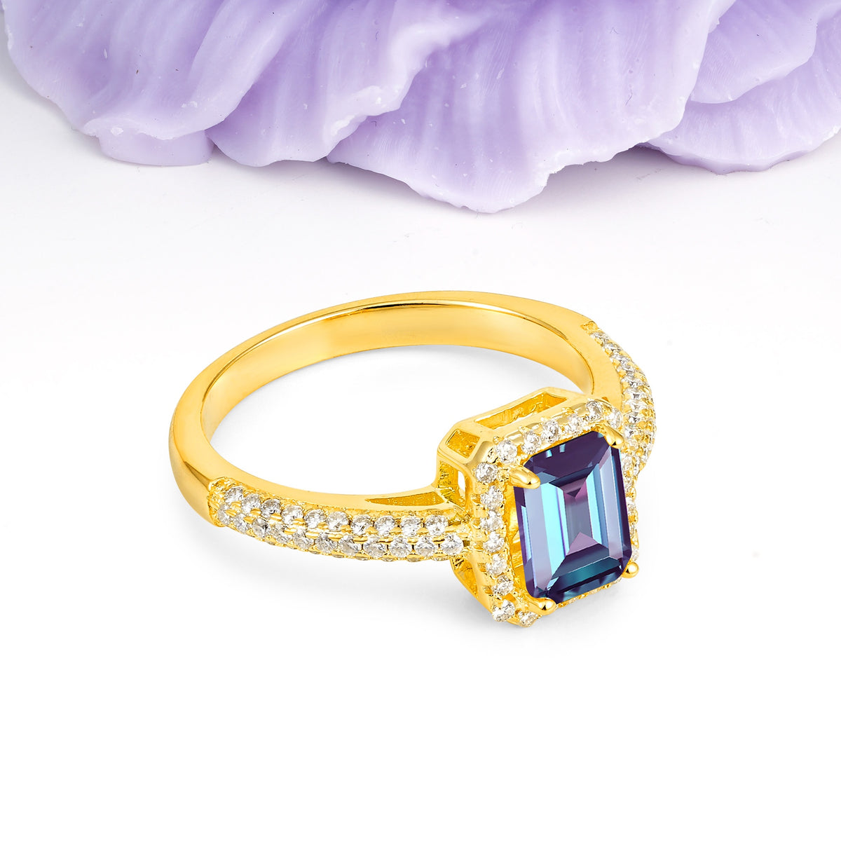 Luxurious Vintage 4 Prong Emerald Cut Alexandrite Engagement Ring - Additional view
