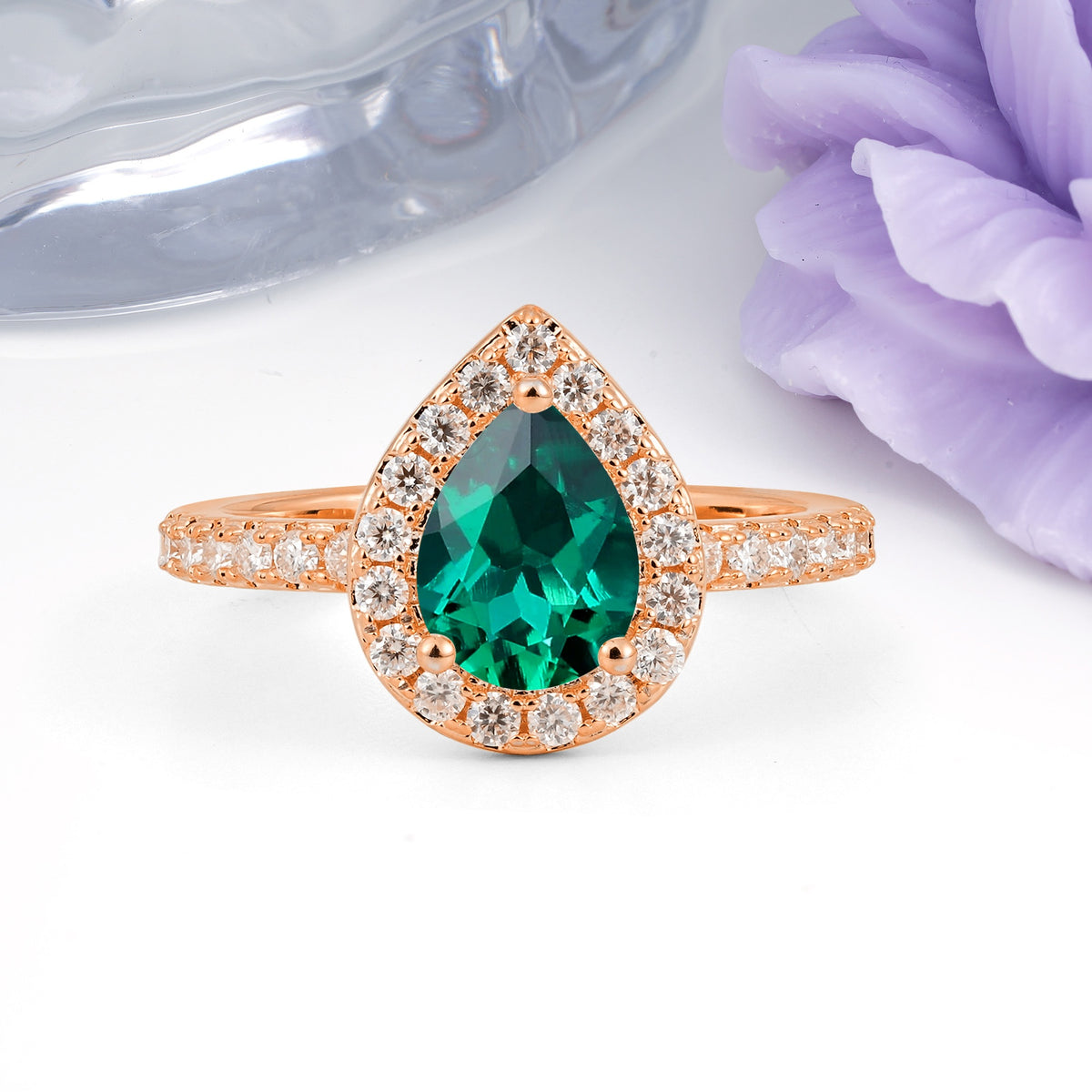 Luxurious Vintage 3 Prong Pear Cut Emerald Engagement Ring - Additional view