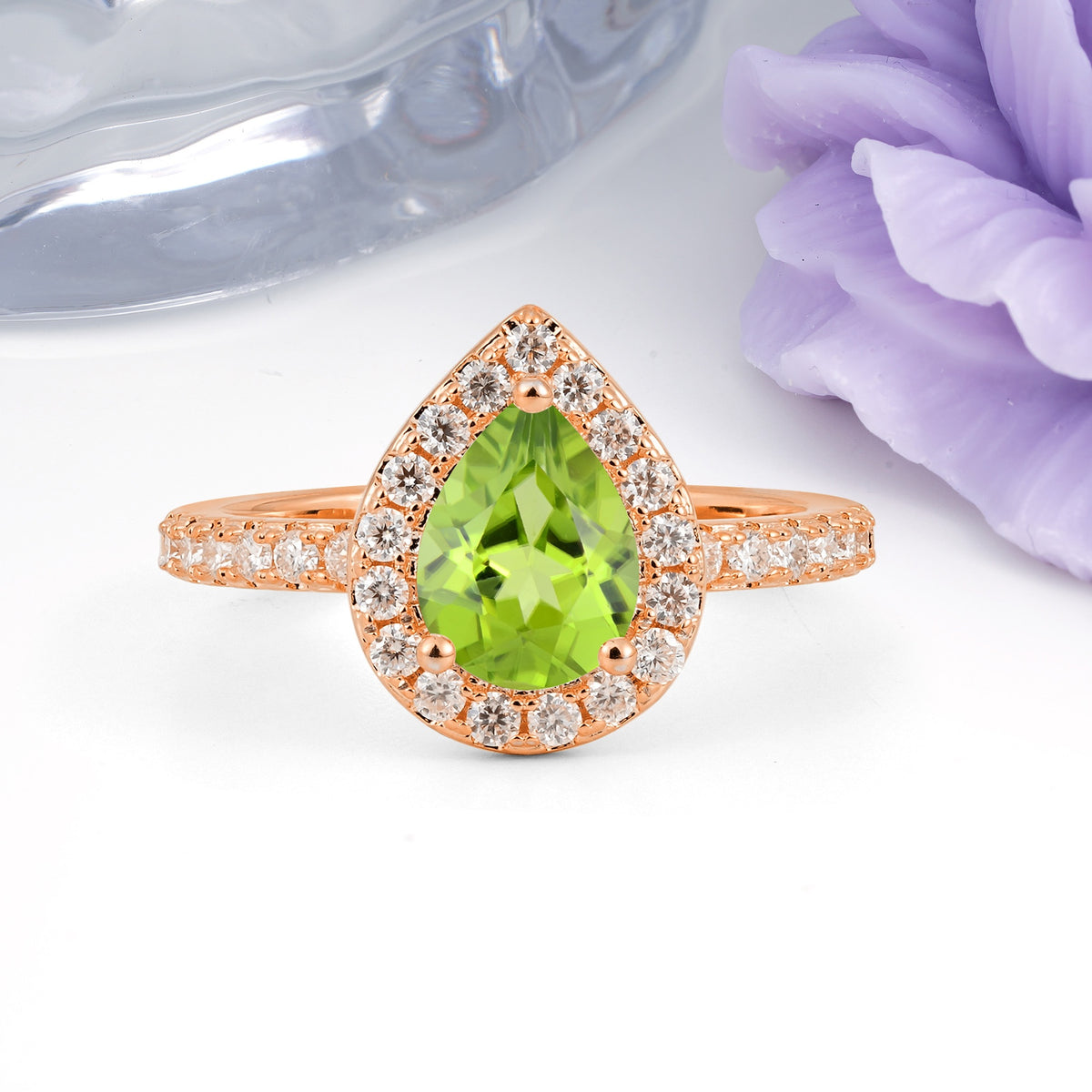 Luxurious Vintage 3 Prong Pear Cut Peridot Engagement Ring - Additional view