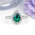 Luxurious Vintage 3 Prong Pear Cut Emerald Engagement Ring - Additional view