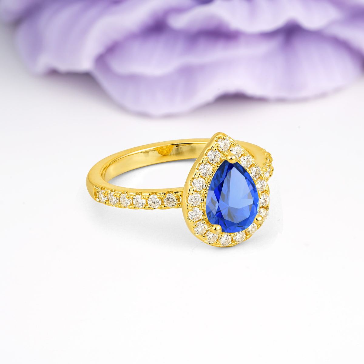 Luxurious Vintage 3 Prong Pear Cut Sapphire Engagement Ring - Additional view