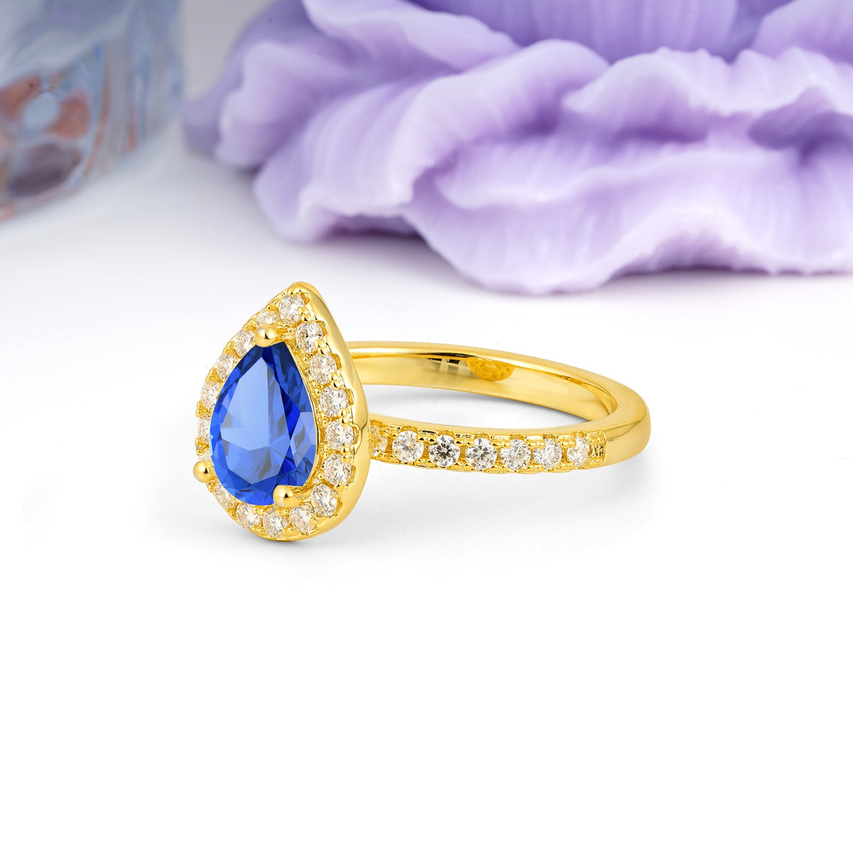 Luxurious Vintage 3 Prong Pear Cut Sapphire Engagement Ring - Additional view
