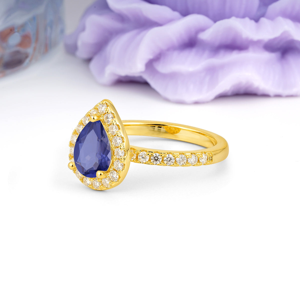 Luxurious Vintage 3 Prong Pear Cut Tanzanite Engagement Ring - Additional view