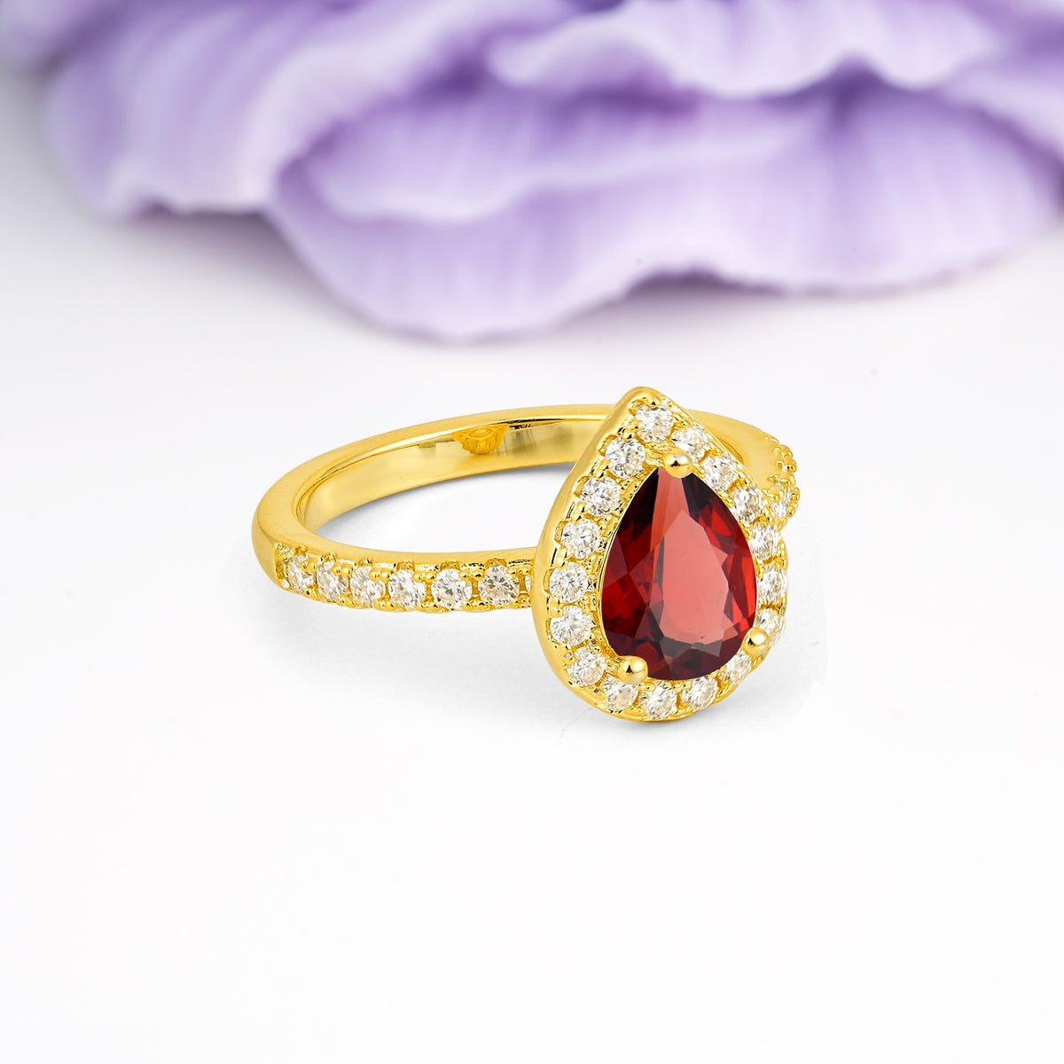 Luxurious Vintage 3 Prong Pear Cut Garnet Engagement Ring - Additional view
