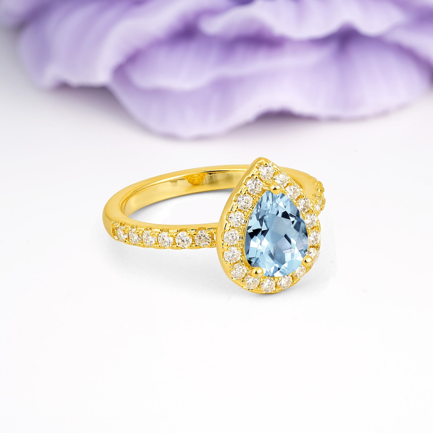 Luxurious Vintage 3 Prong Pear Cut Aquamarine Engagement Ring - Additional view
