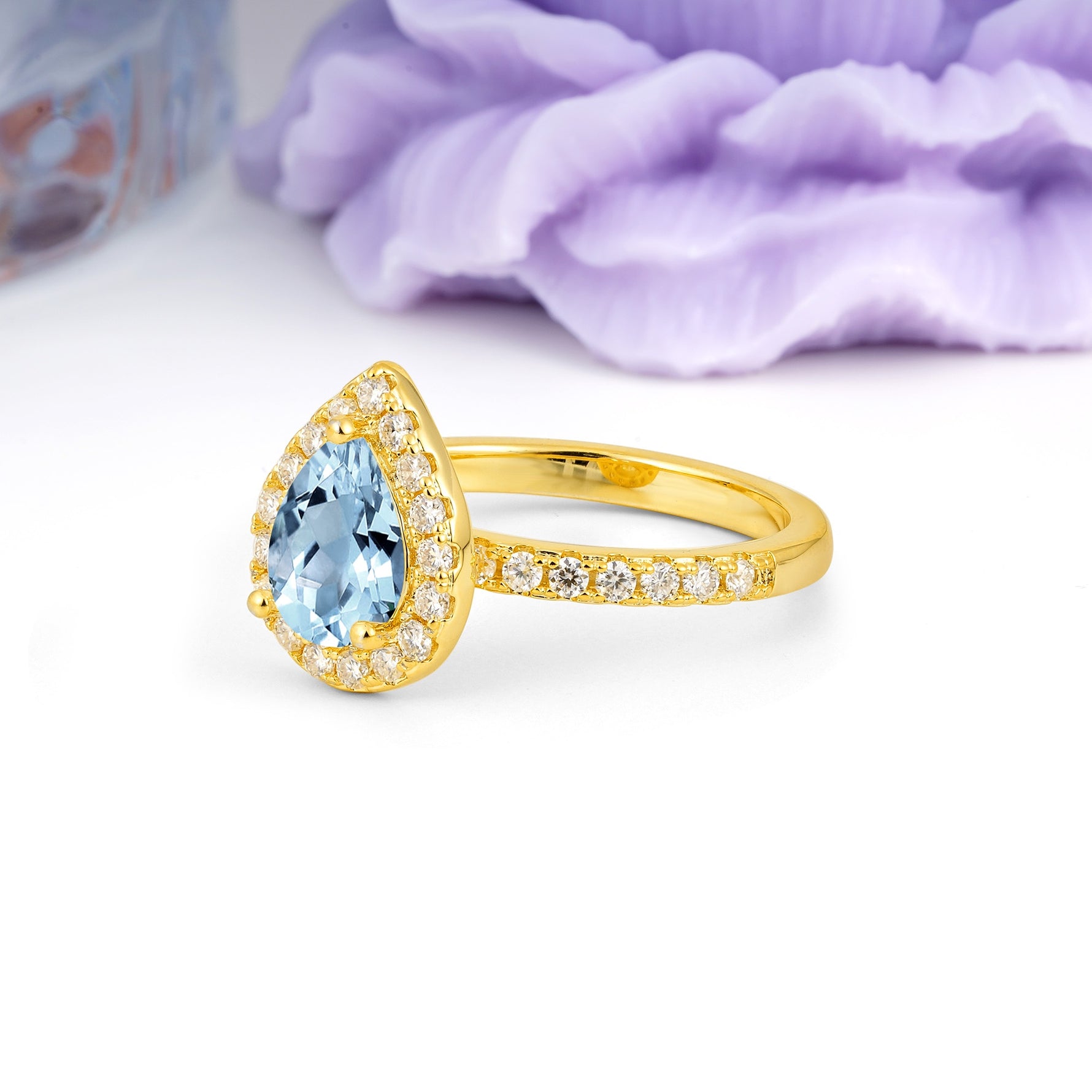 Luxurious Vintage 3 Prong Pear Cut Aquamarine Engagement Ring - Additional view