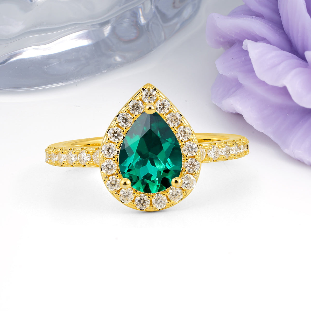 Luxurious Vintage 3 Prong Pear Cut Emerald Engagement Ring - Additional view