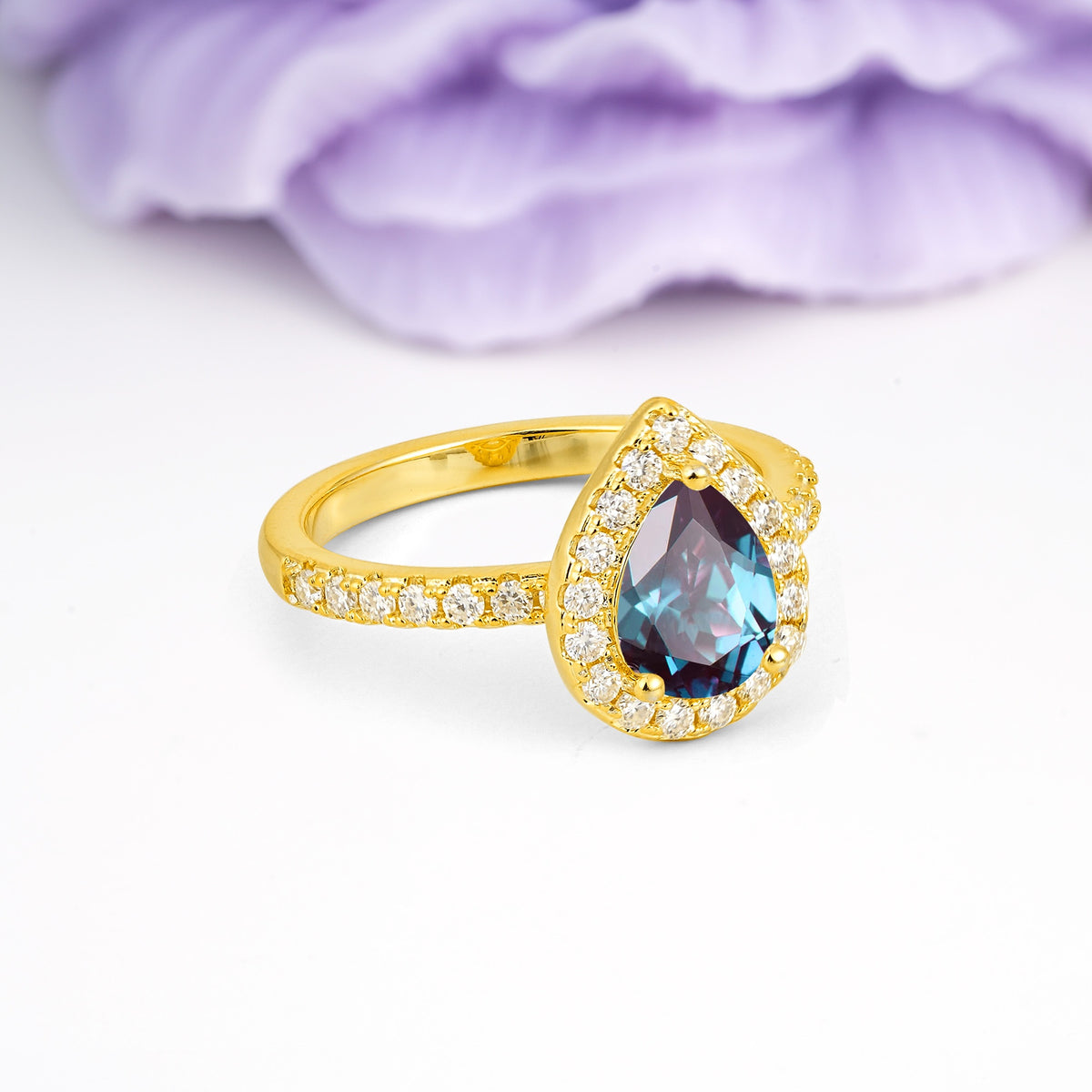 Luxurious Vintage 3 Prong Pear Cut Alexandrite Engagement Ring - Additional view