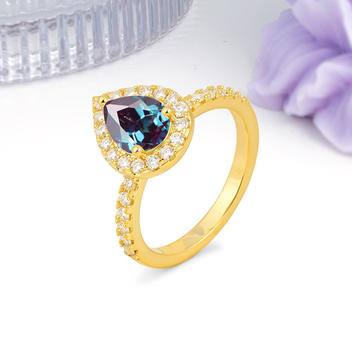 Luxurious Vintage 3 Prong Pear Cut Alexandrite Engagement Ring - Additional view