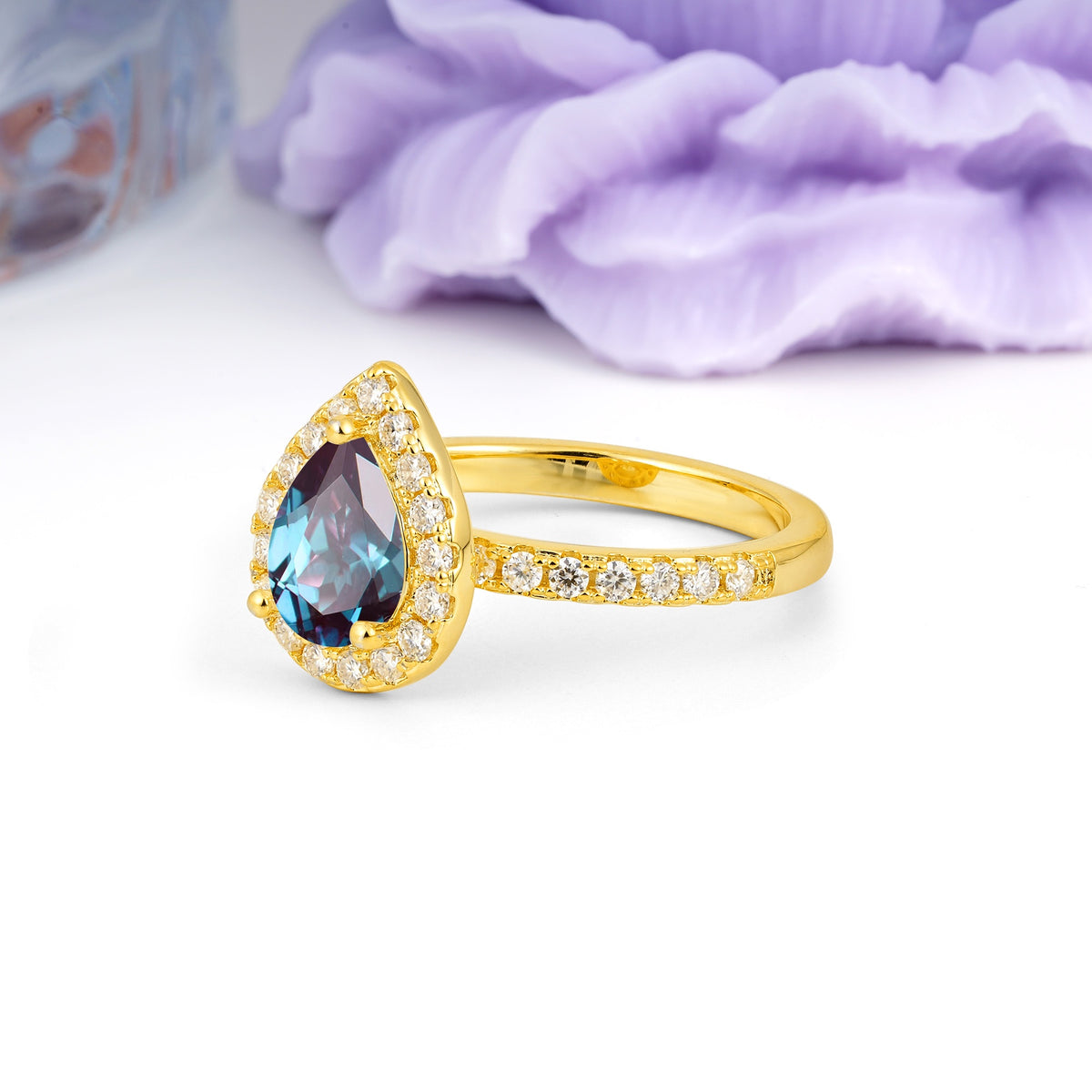 Luxurious Vintage 3 Prong Pear Cut Alexandrite Engagement Ring - Additional view