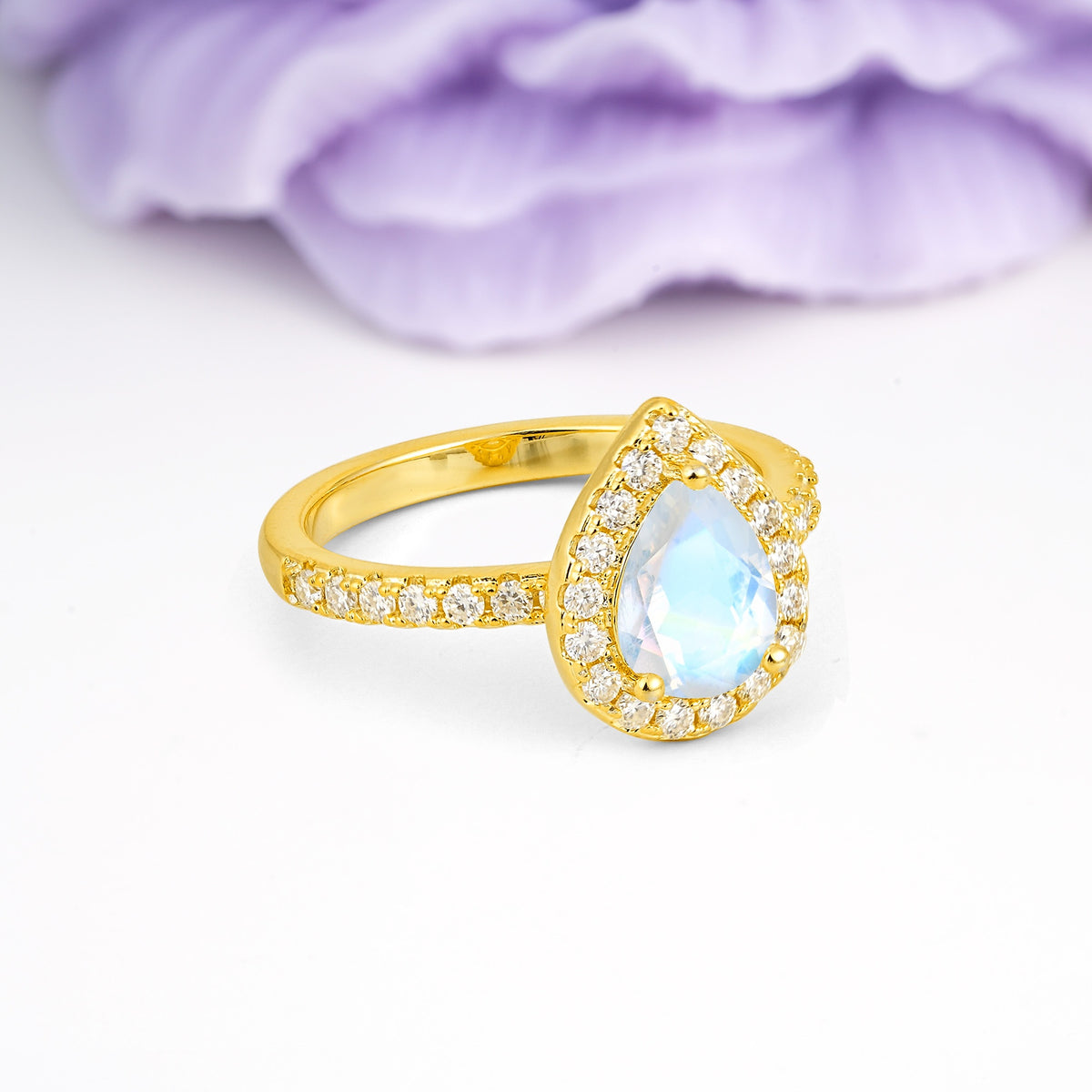 Luxurious Vintage 3 Prong Pear Cut Moonstone Engagement Ring - Additional view