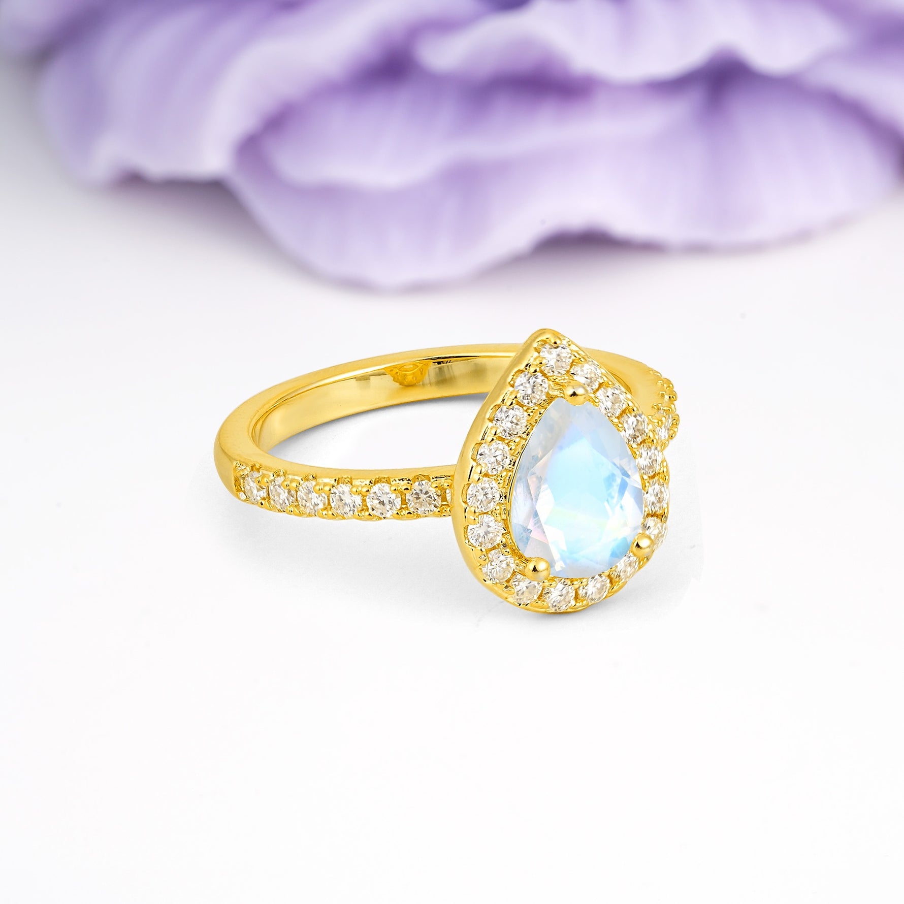 Luxurious Vintage 3 Prong Pear Cut Moonstone Engagement Ring - Additional view