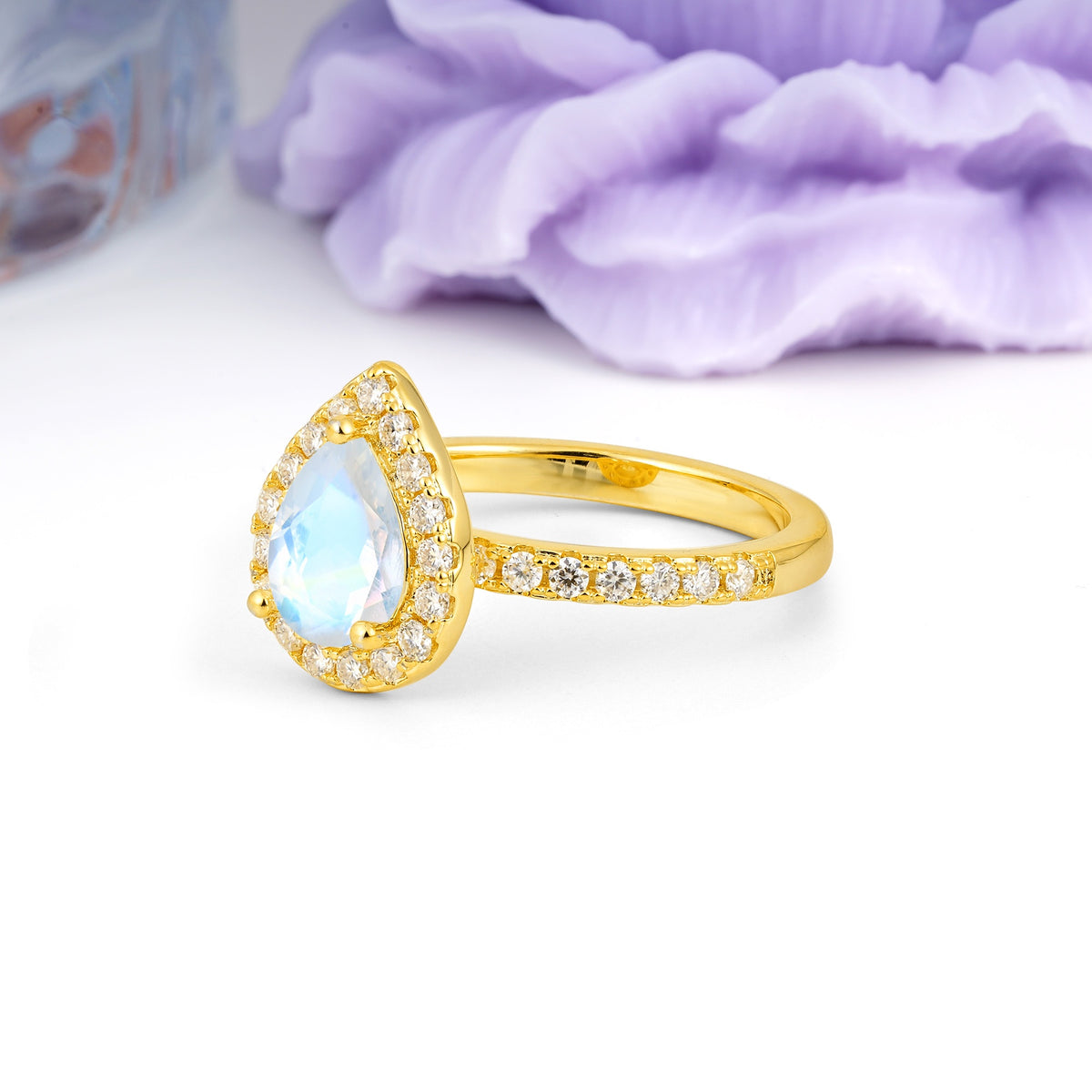 Luxurious Vintage 3 Prong Pear Cut Moonstone Engagement Ring - Additional view