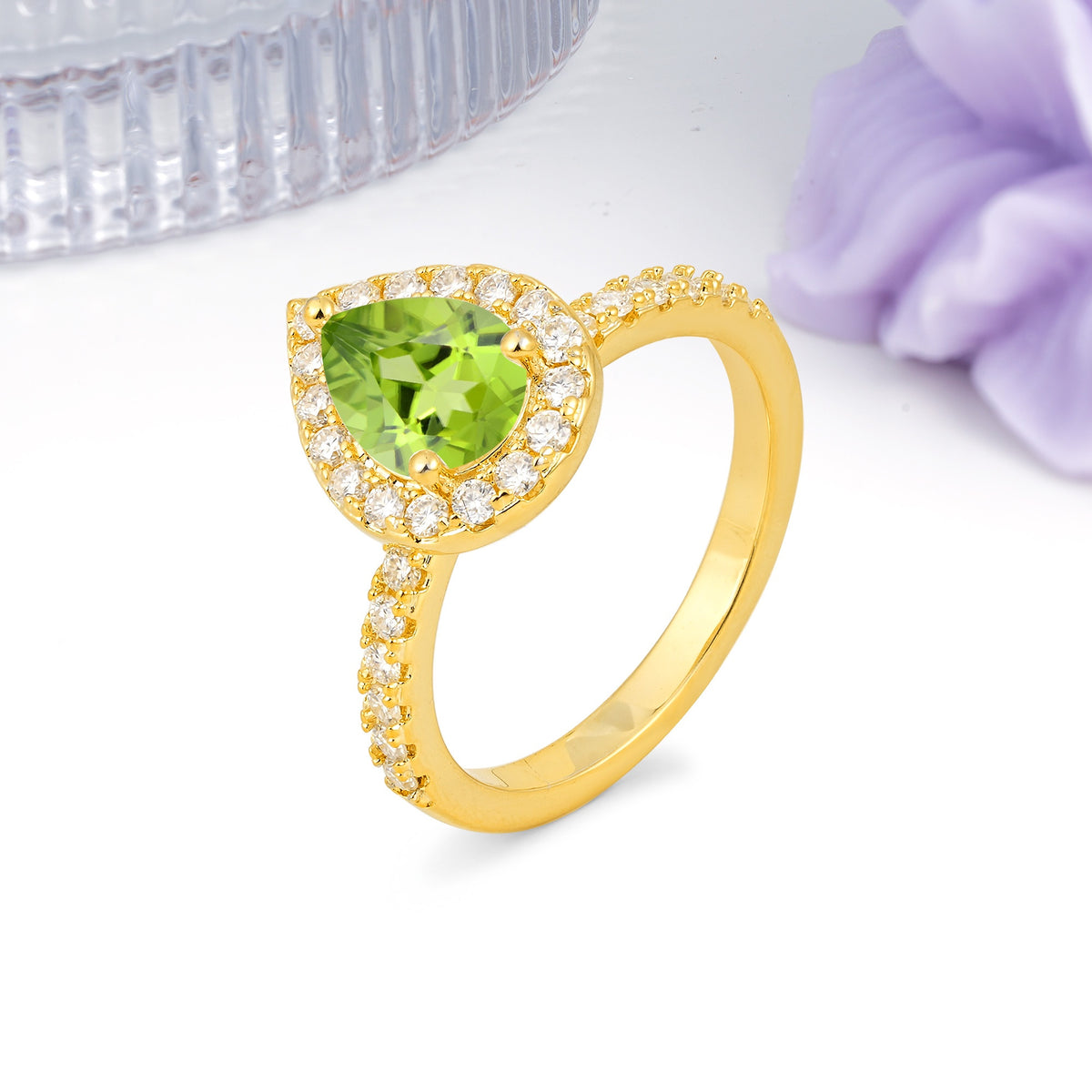 Luxurious Vintage 3 Prong Pear Cut Peridot Engagement Ring - Additional view