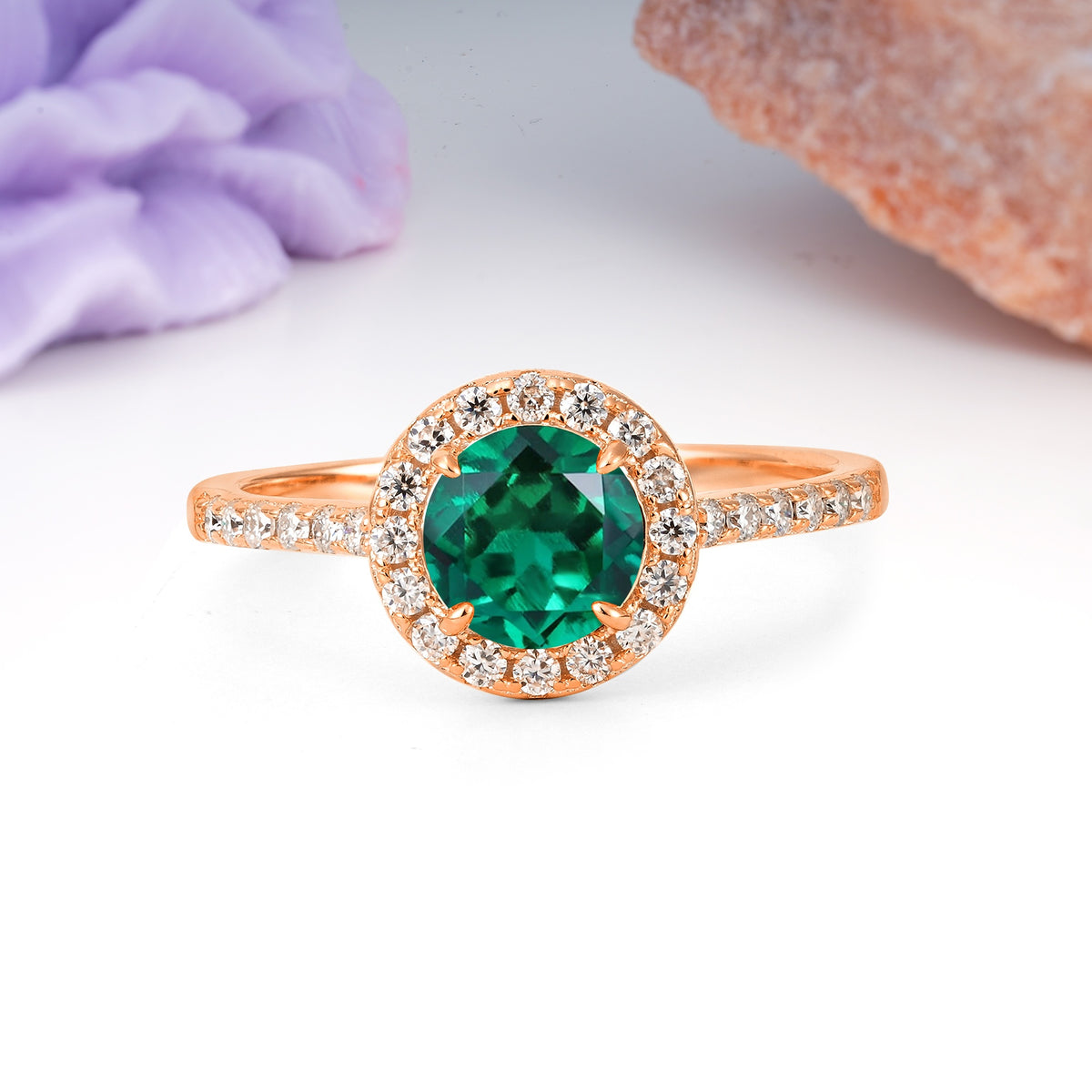 Luxurious Vintage 4 Prong Round Cut Emerald Engagement Ring - Additional view