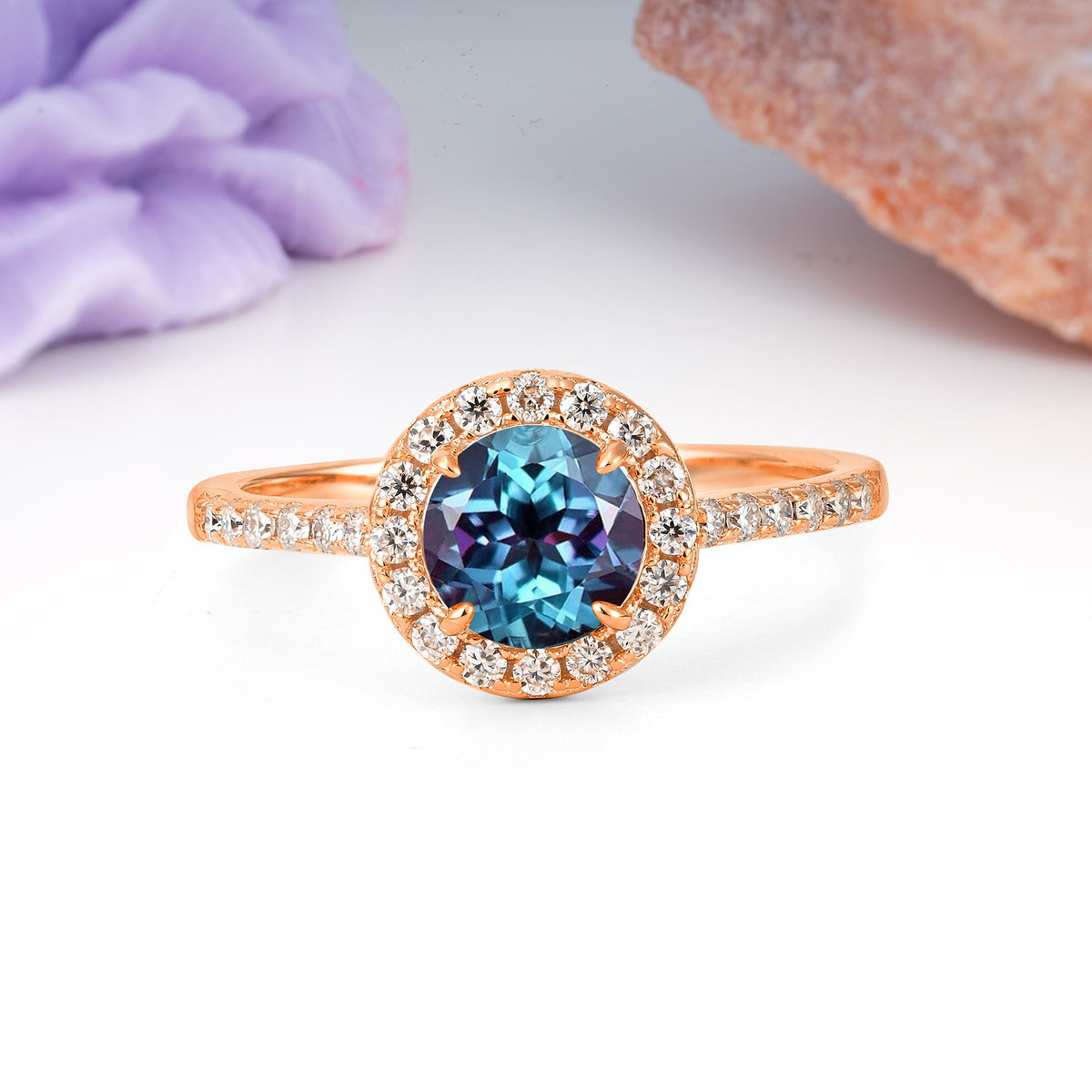 Luxurious Vintage 4 Prong Round Cut Alexandrite Engagement Ring - Additional view