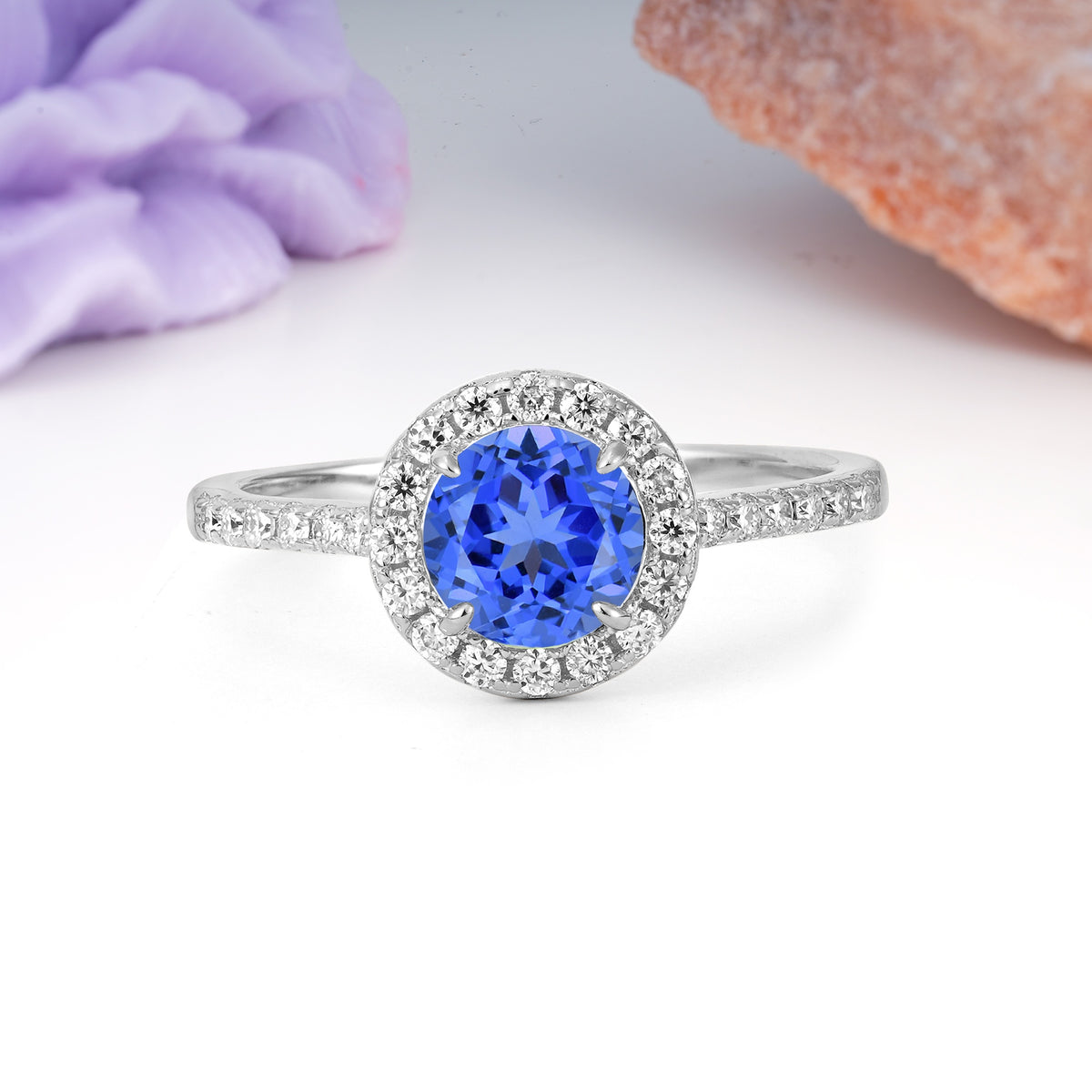 Luxurious Vintage 4 Prong Round Cut Sapphire Engagement Ring - Additional view