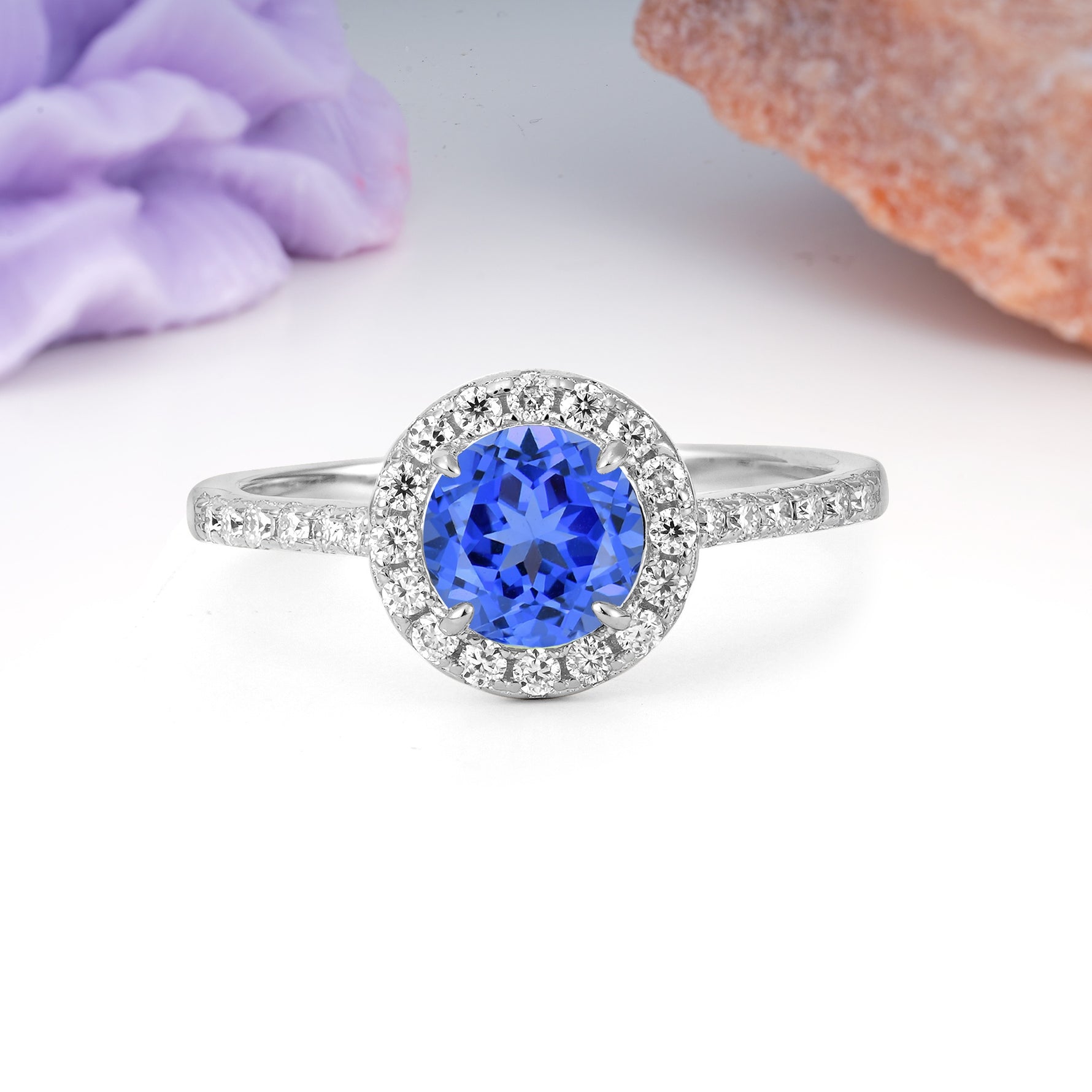 Luxurious Vintage 4 Prong Round Cut Sapphire Engagement Ring - Additional view