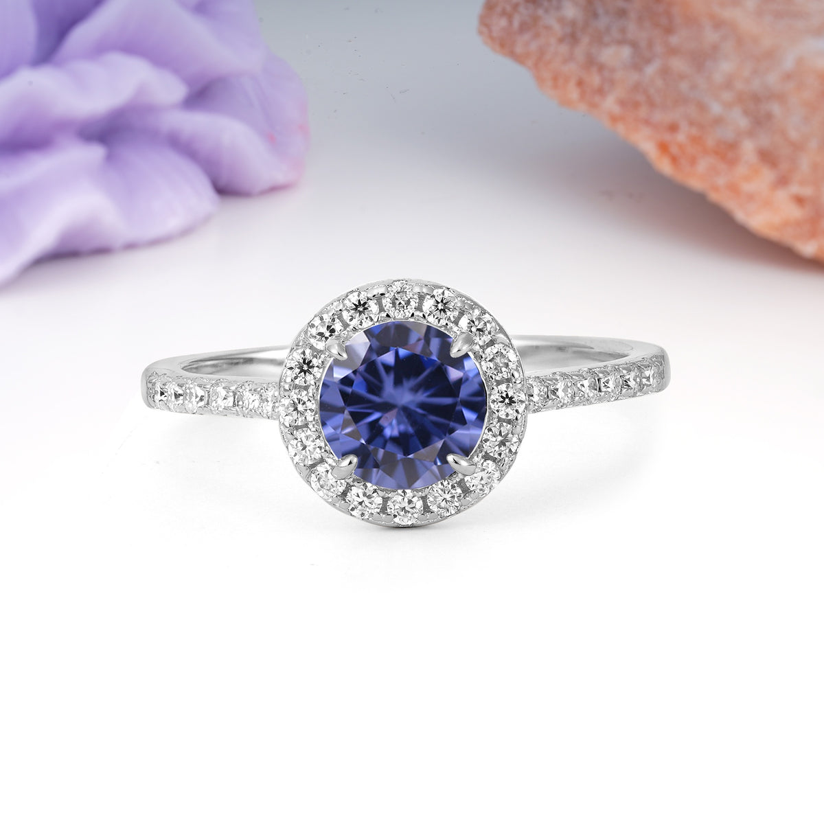 Luxurious Vintage 4 Prong Round Cut Tanzanite Engagement Ring - Additional view