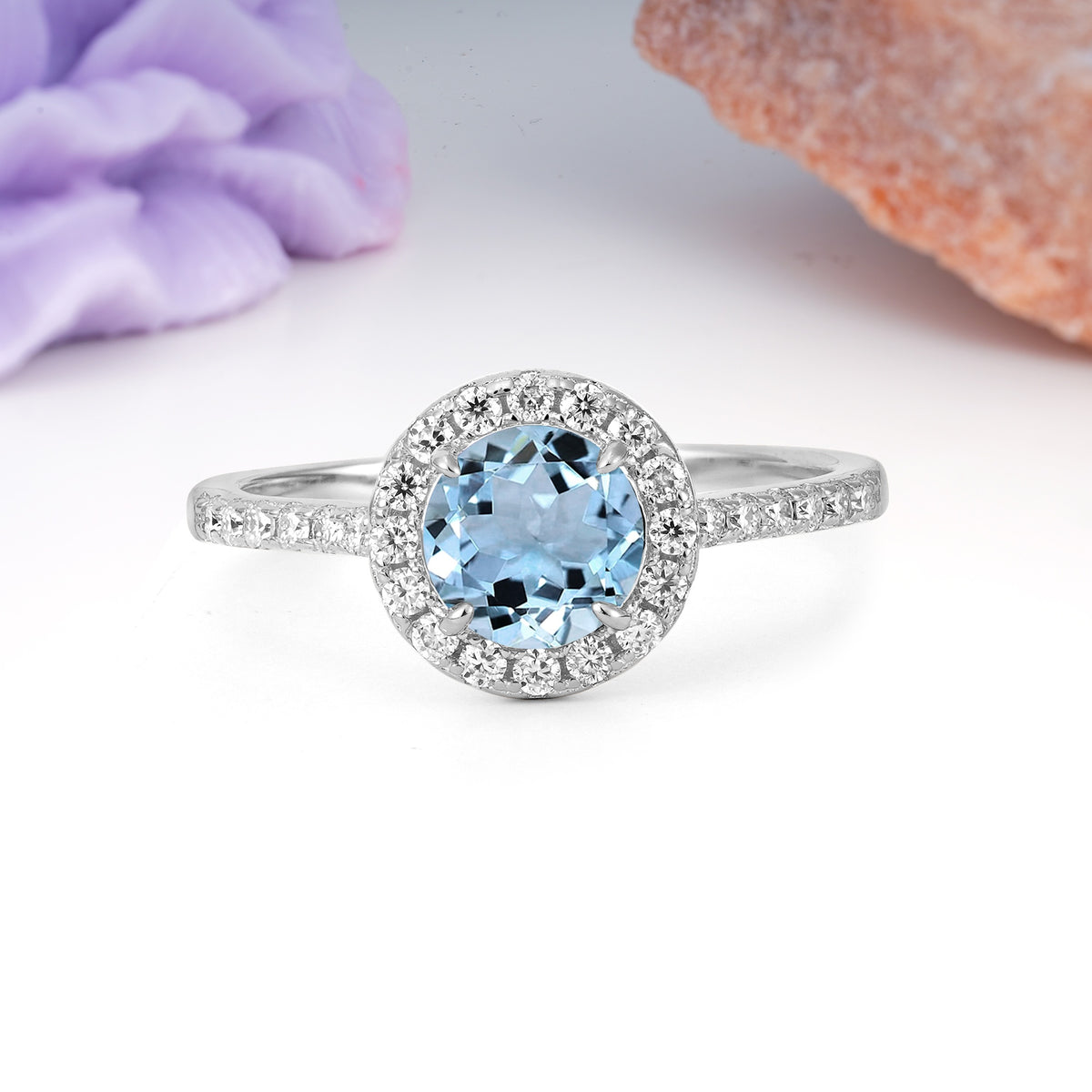 Luxurious Vintage 4 Prong Round Cut Aquamarine Engagement Ring - Additional view