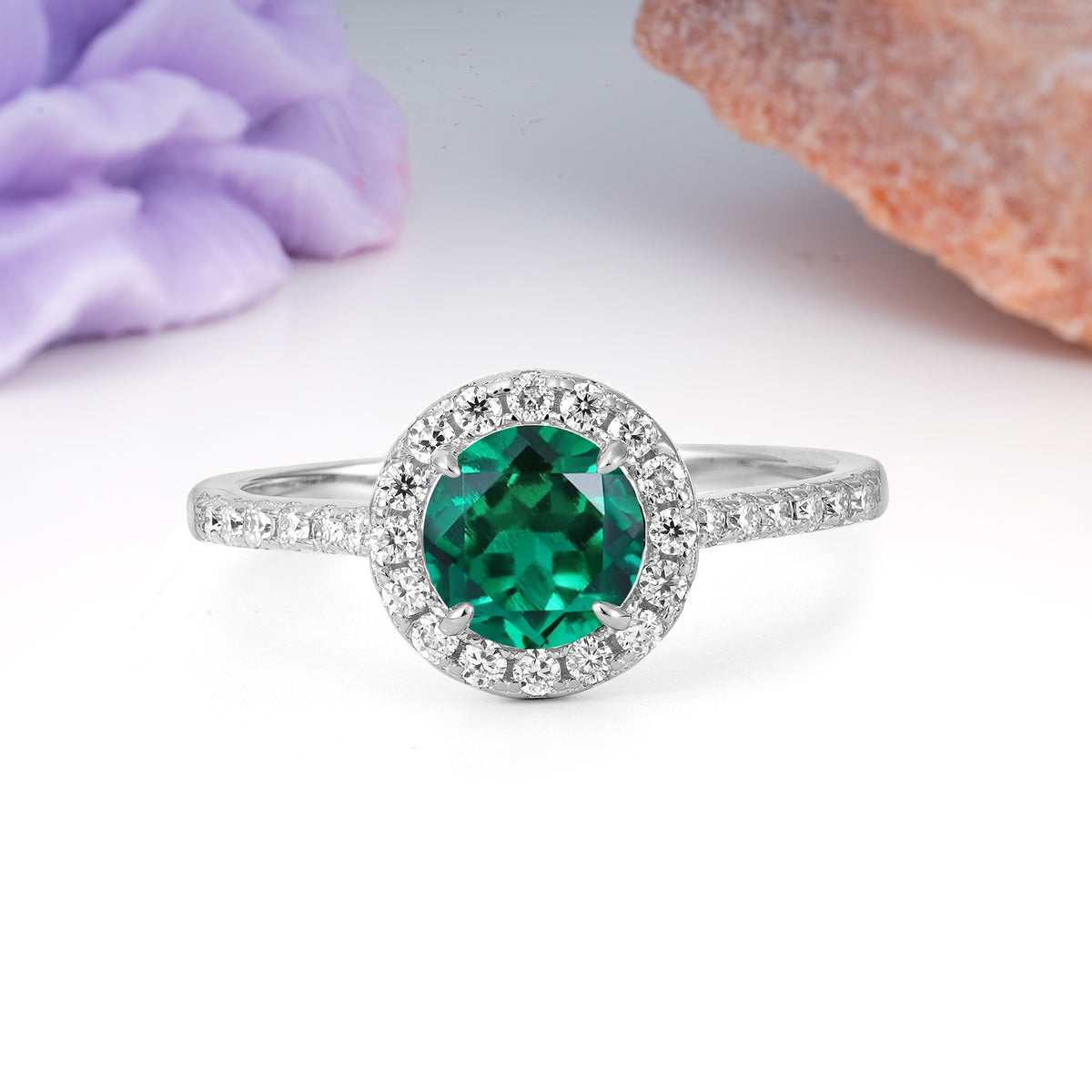 Luxurious Vintage 4 Prong Round Cut Emerald Engagement Ring - Additional view