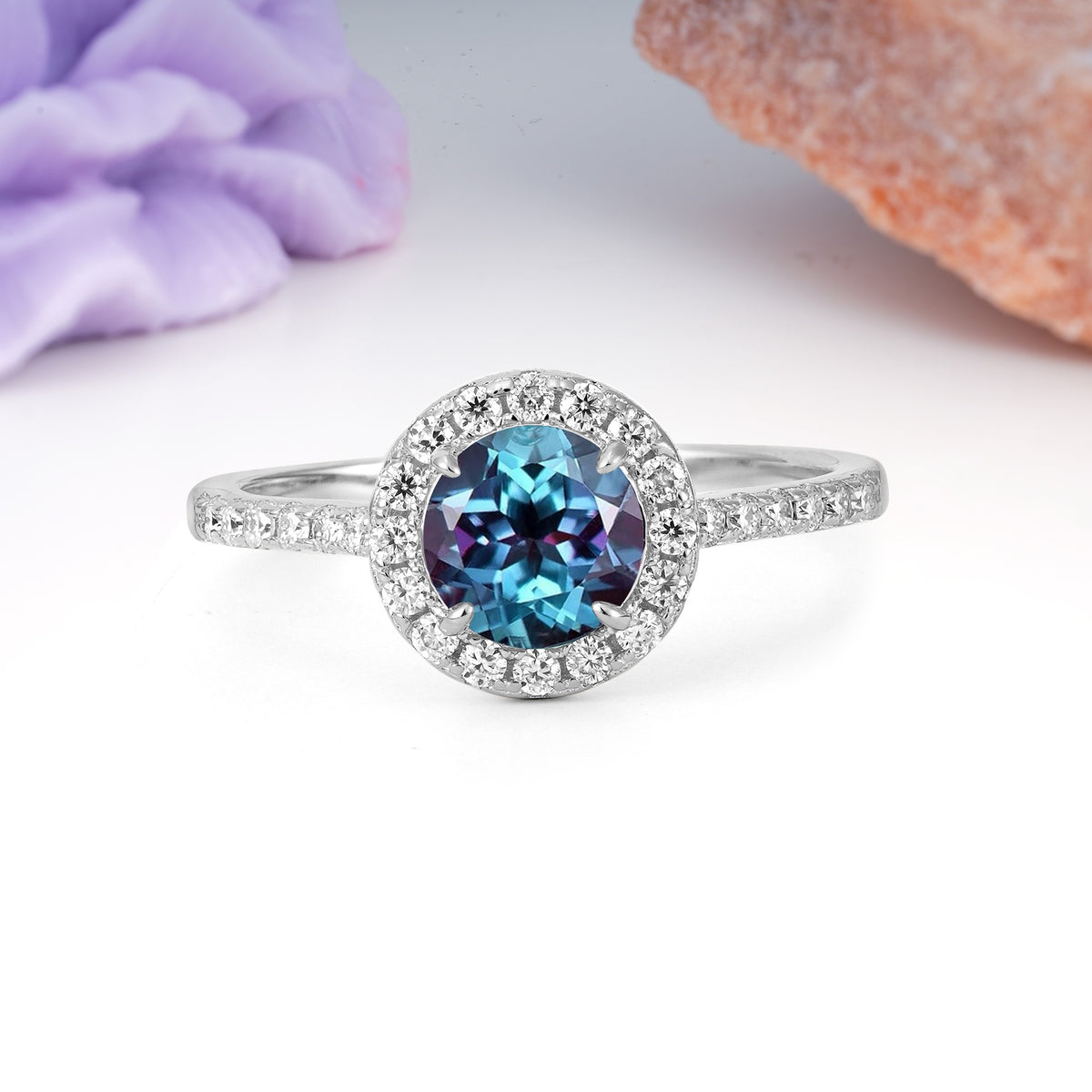 Luxurious Vintage 4 Prong Round Cut Alexandrite Engagement Ring - Additional view