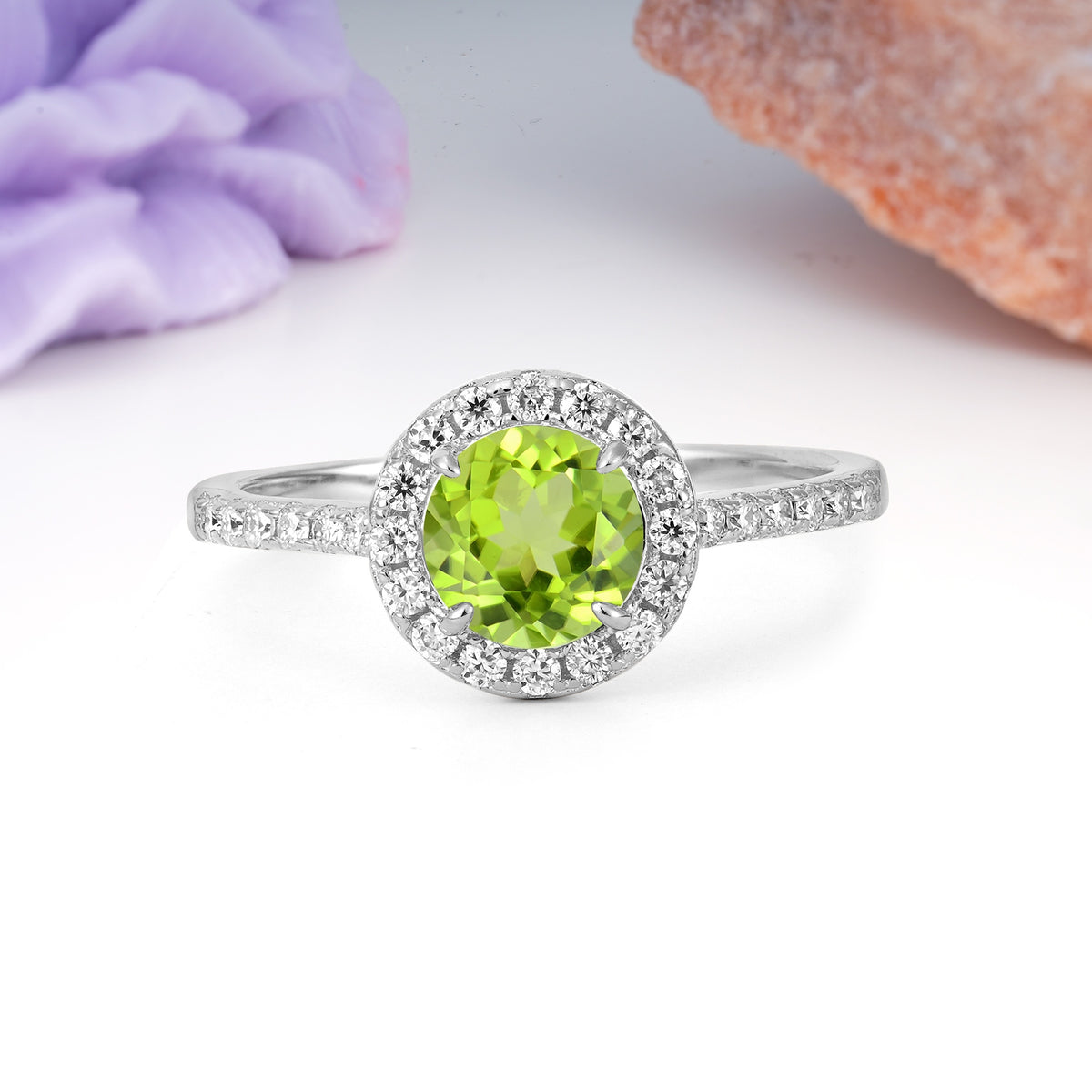 Luxurious Vintage 4 Prong Round Cut Peridot Engagement Ring - Additional view