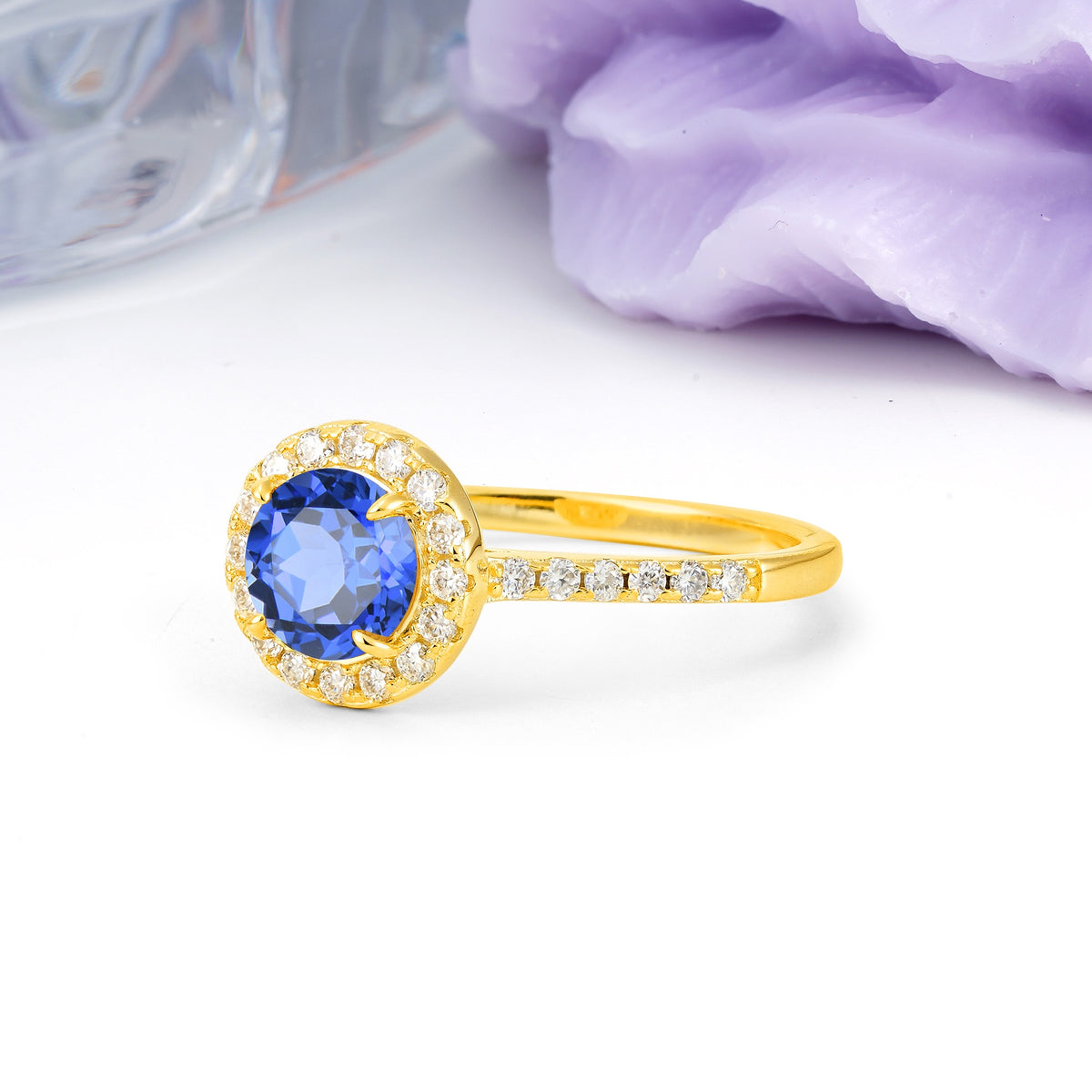 Luxurious Vintage 4 Prong Round Cut Sapphire Engagement Ring - Additional view