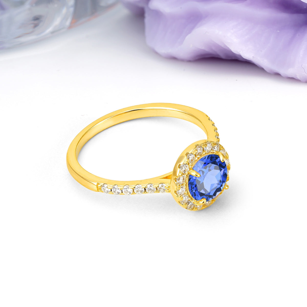 Luxurious Vintage 4 Prong Round Cut Sapphire Engagement Ring - Additional view