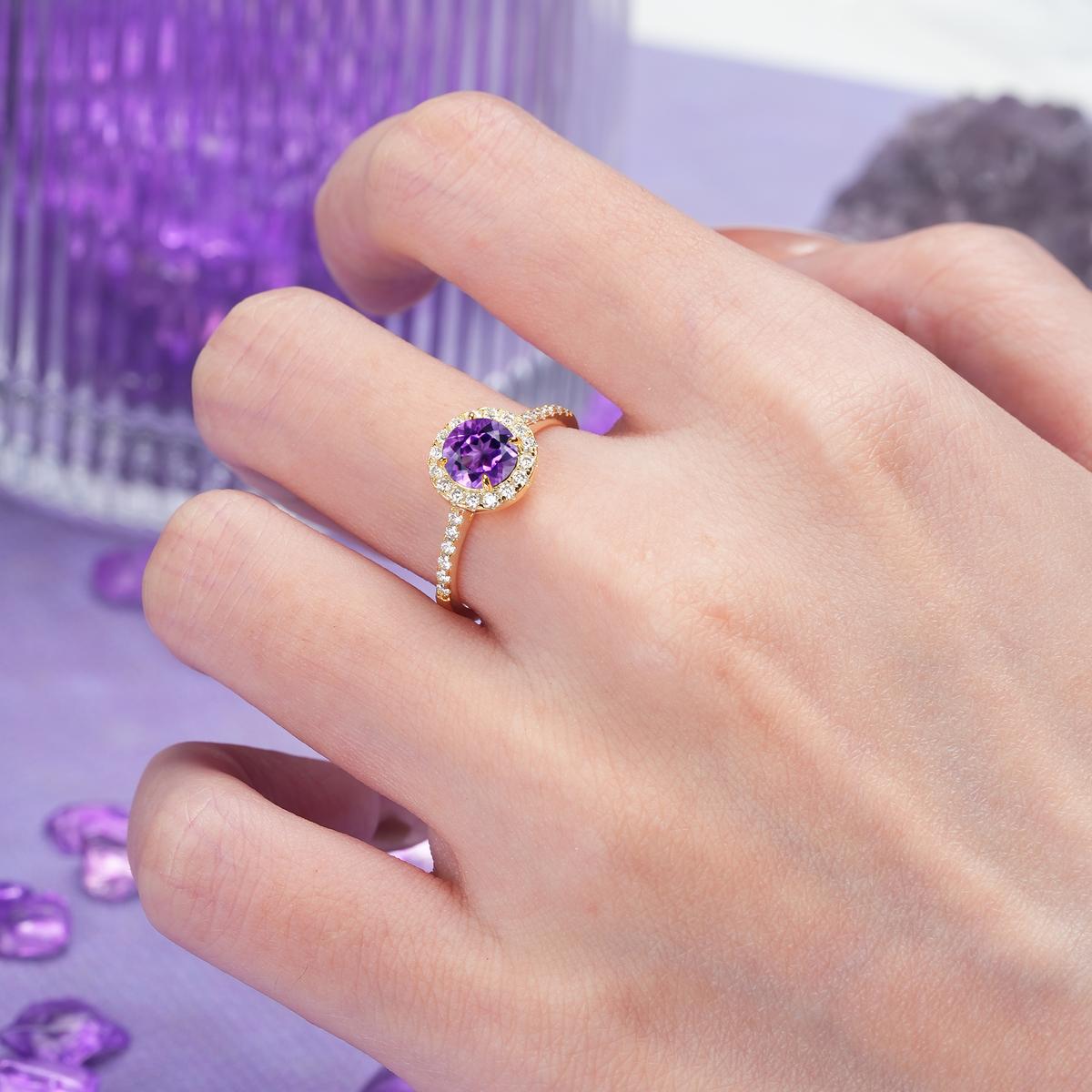 Luxurious Vintage 4 Prong Round Cut Amethyst Engagement Ring