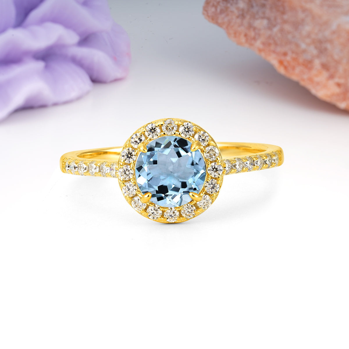 Luxurious Vintage 4 Prong Round Cut Aquamarine Engagement Ring - Additional view