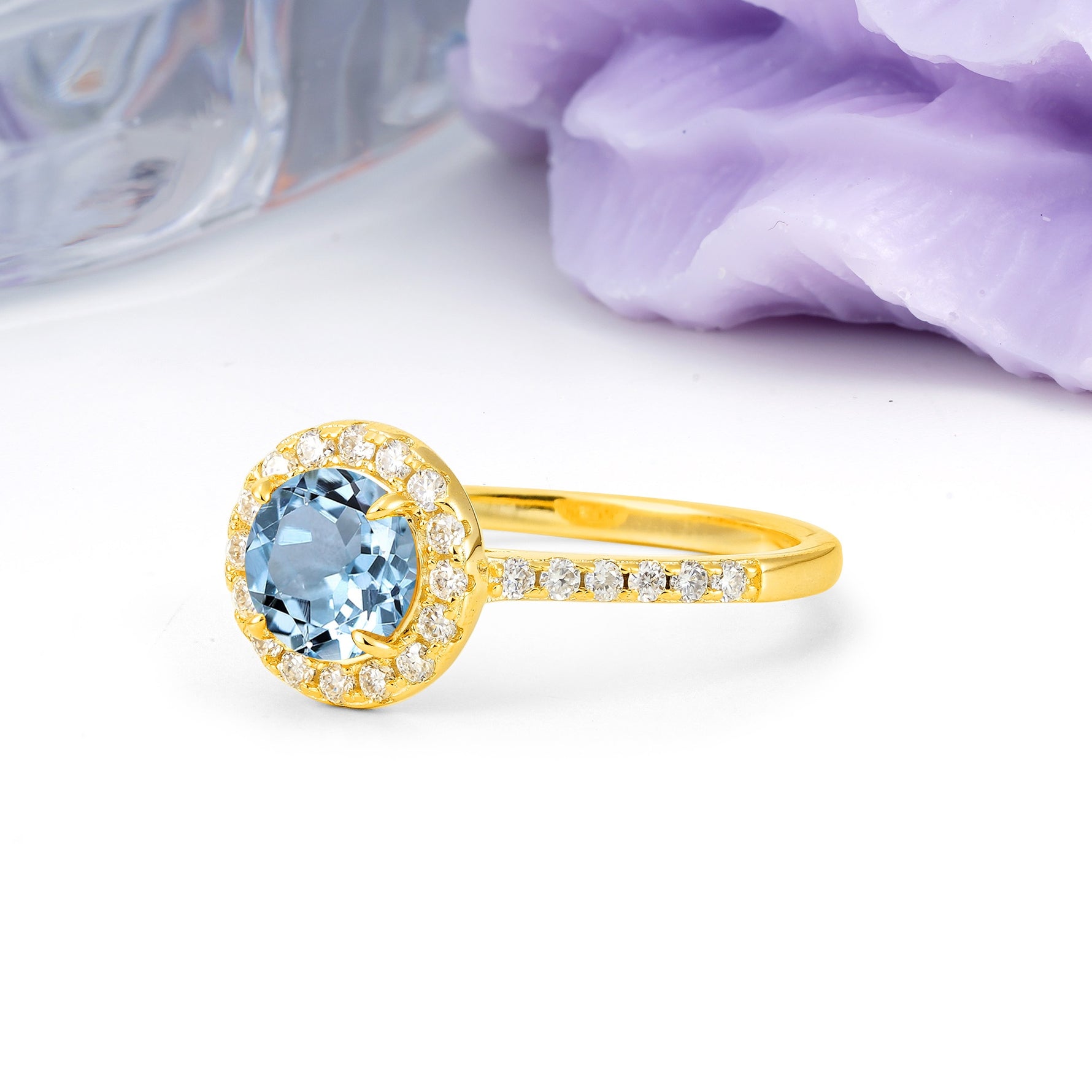 Luxurious Vintage 4 Prong Round Cut Aquamarine Engagement Ring - Additional view