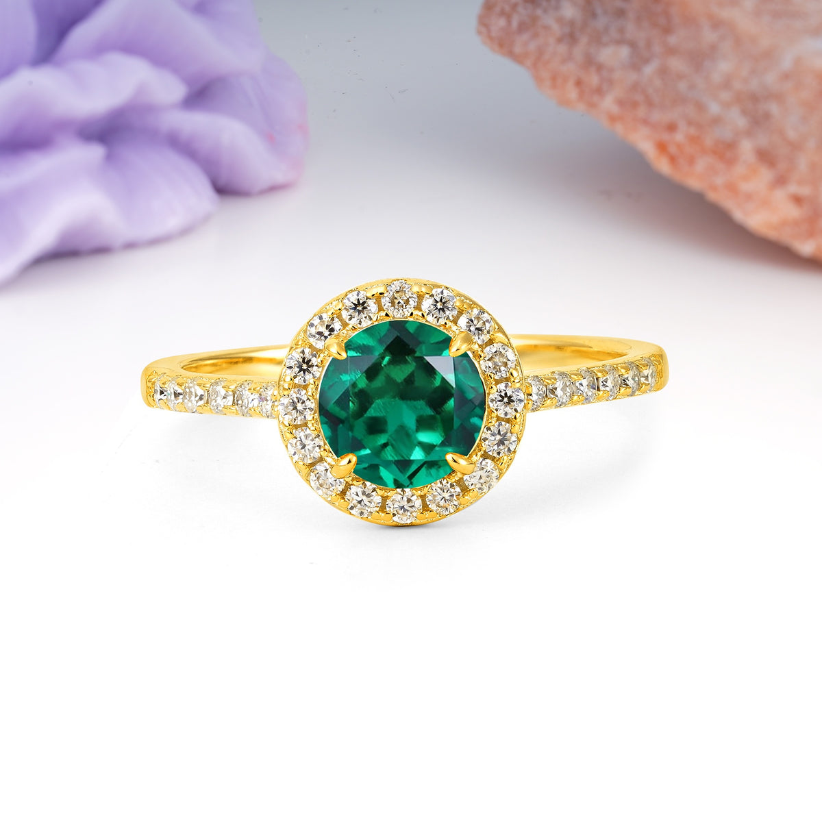 Luxurious Vintage 4 Prong Round Cut Emerald Engagement Ring - Additional view
