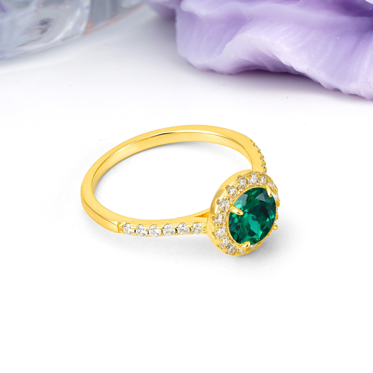 Luxurious Vintage 4 Prong Round Cut Emerald Engagement Ring - Additional view