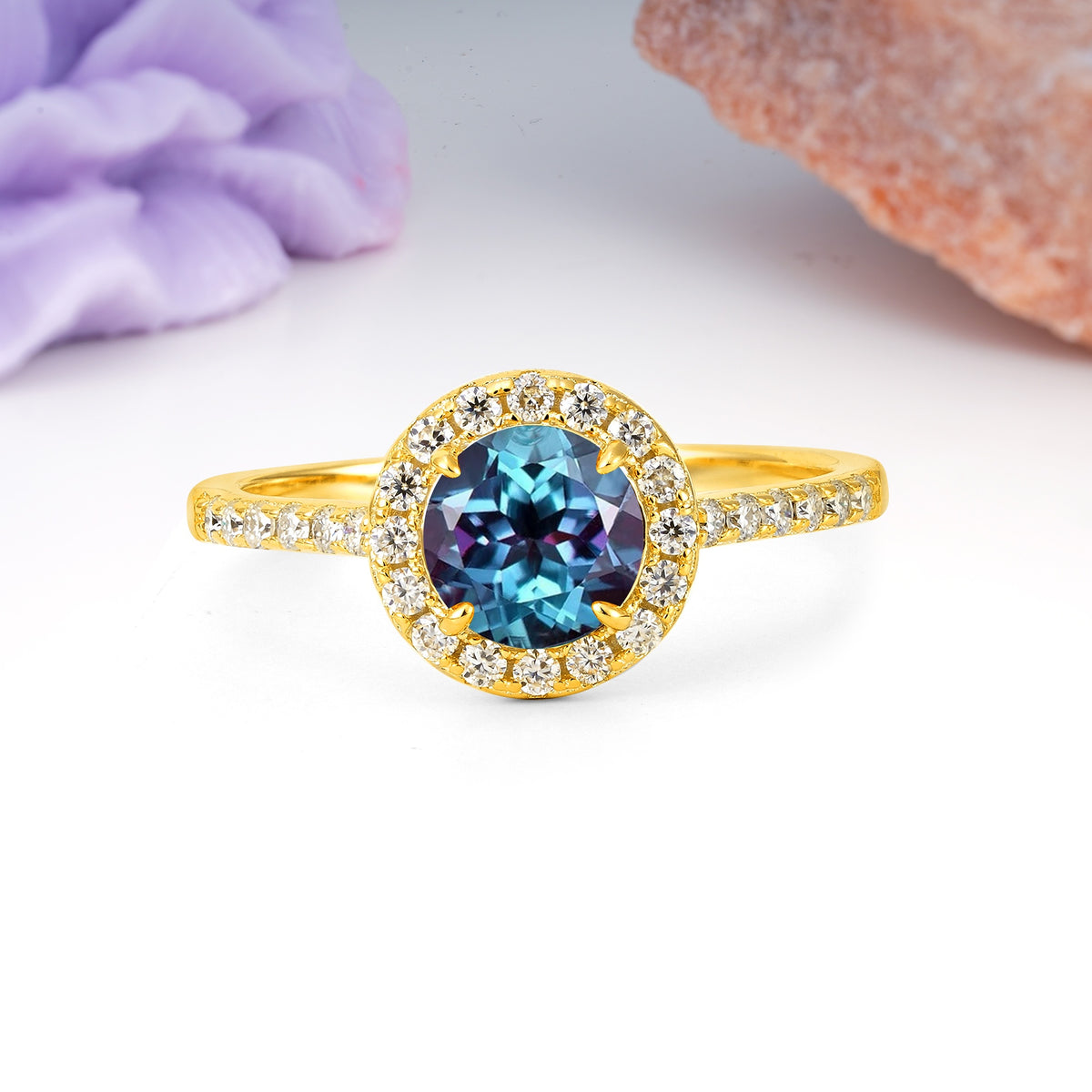 Luxurious Vintage 4 Prong Round Cut Alexandrite Engagement Ring - Additional view