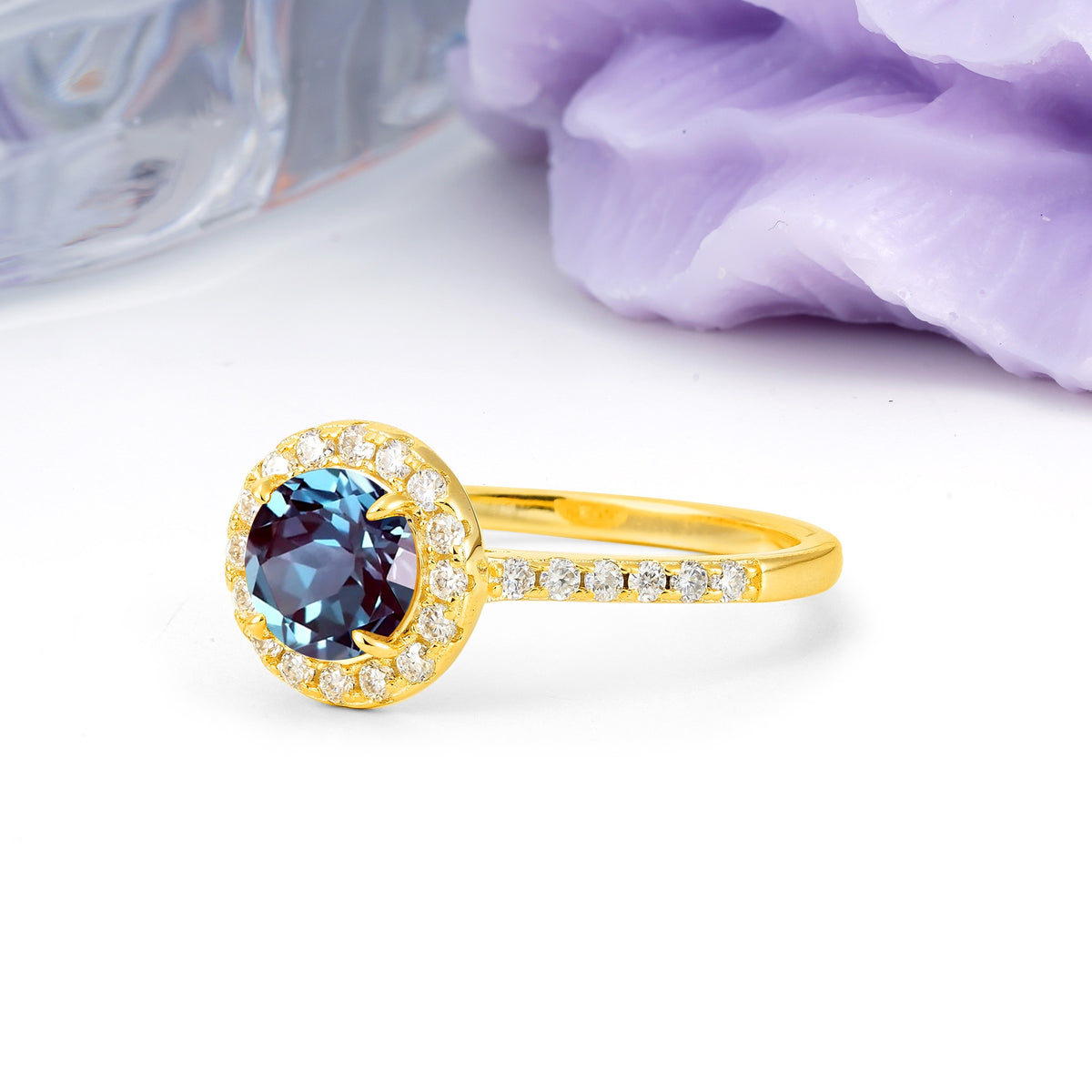 Luxurious Vintage 4 Prong Round Cut Alexandrite Engagement Ring - Additional view