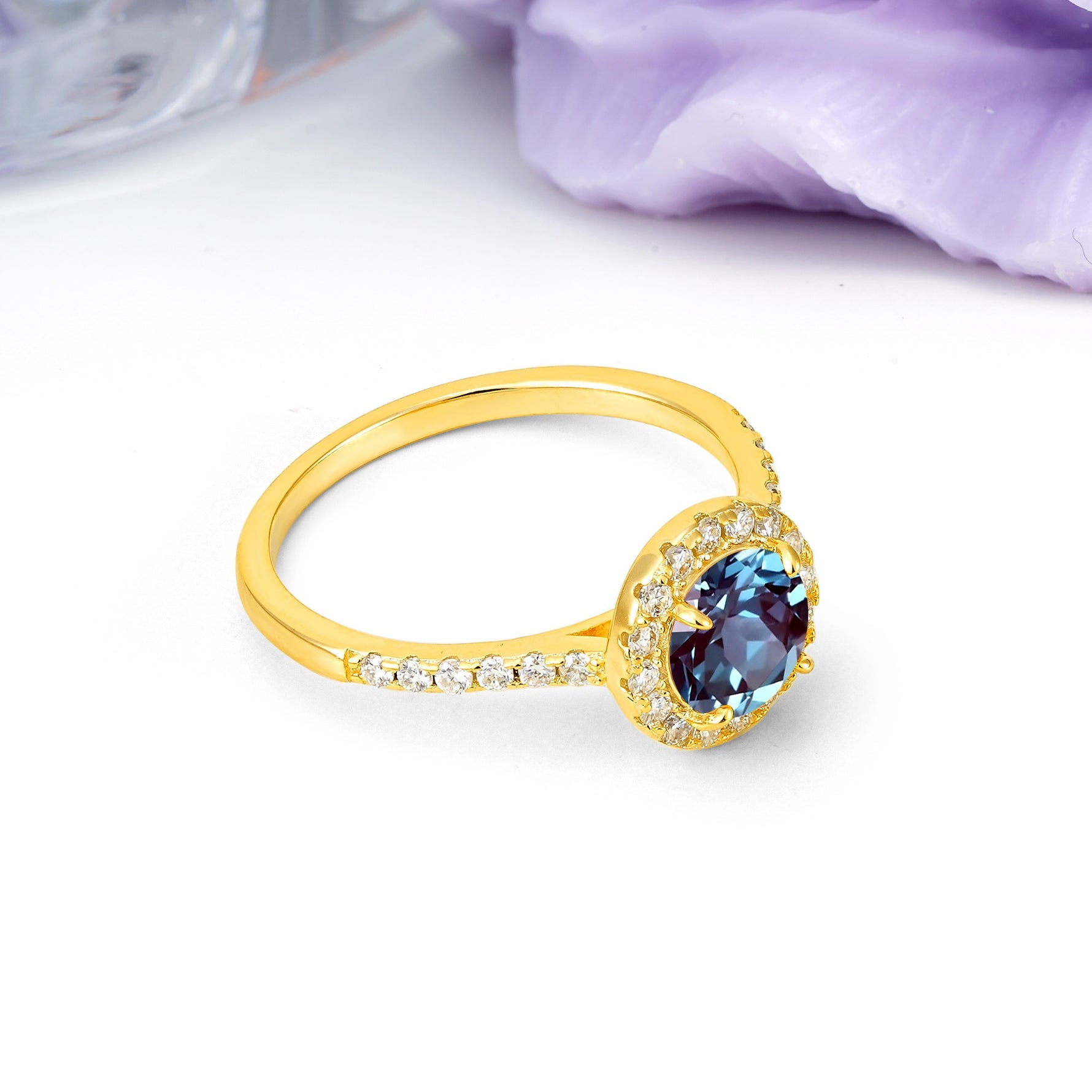Luxurious Vintage 4 Prong Round Cut Alexandrite Engagement Ring - Additional view