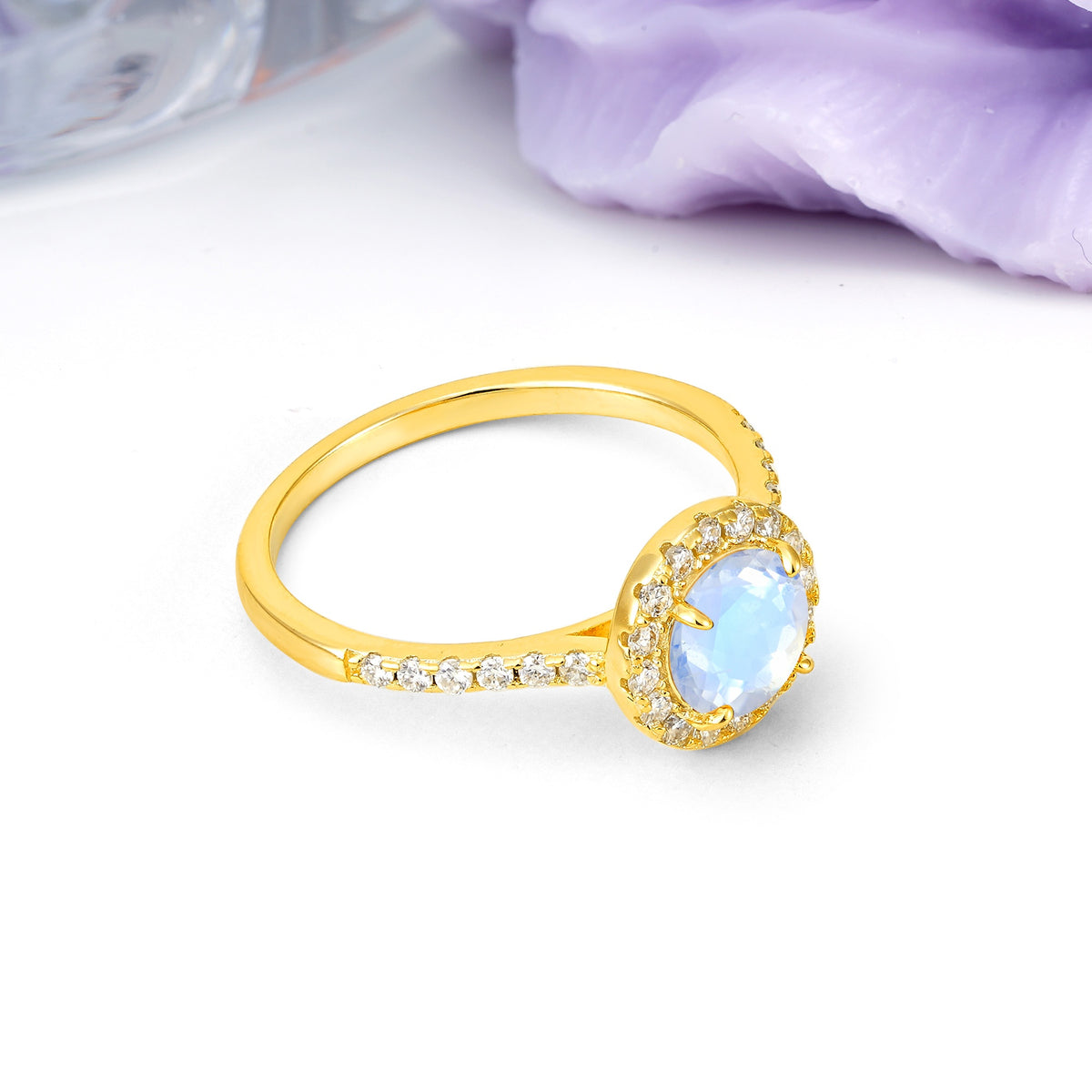 Luxurious Vintage 4 Prong Round Cut Moonstone Engagement Ring - Additional view