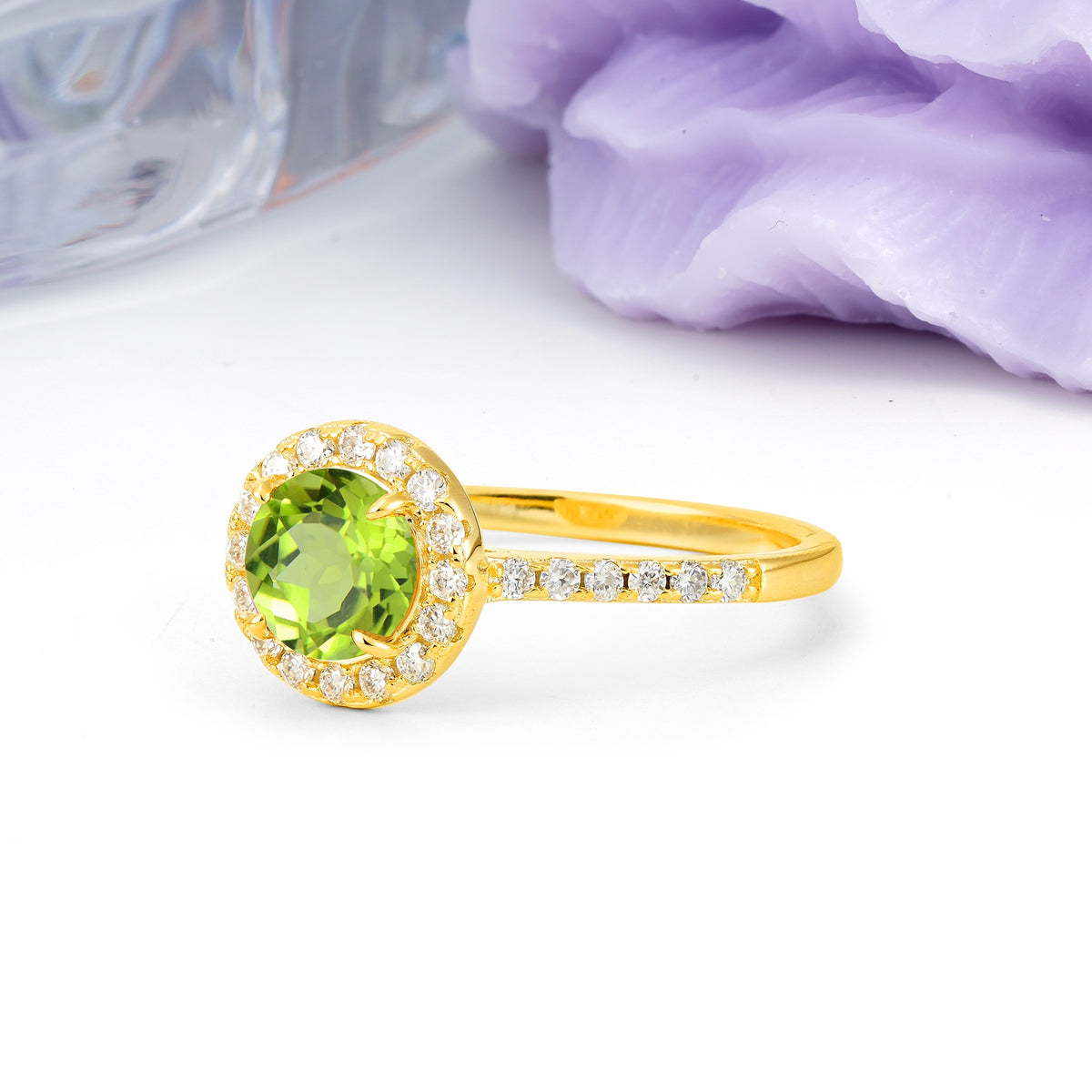 Luxurious Vintage 4 Prong Round Cut Peridot Engagement Ring - Additional view