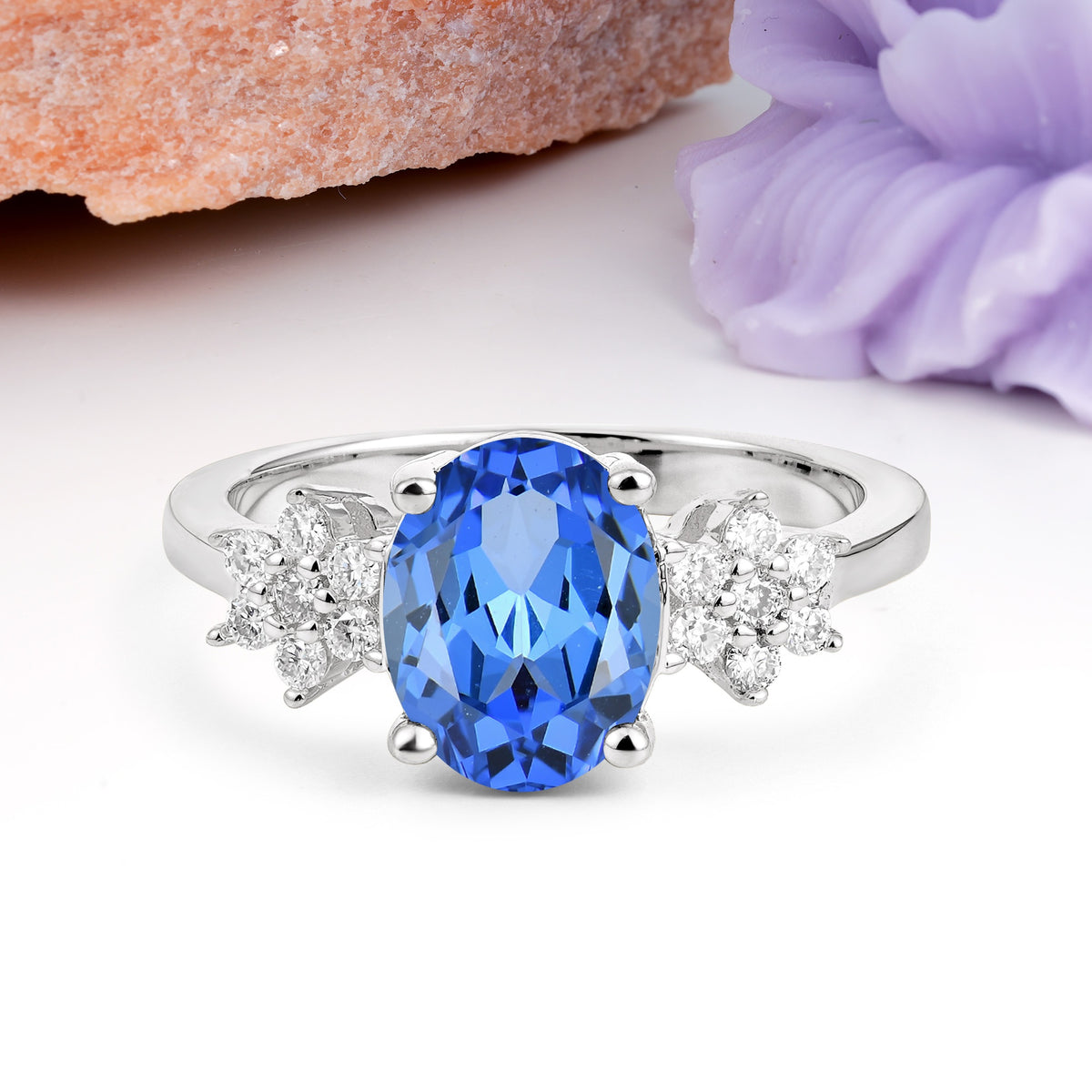 Luxurious Classic 4-Prong Oval Cut Sapphire Engagement Ring - Additional view