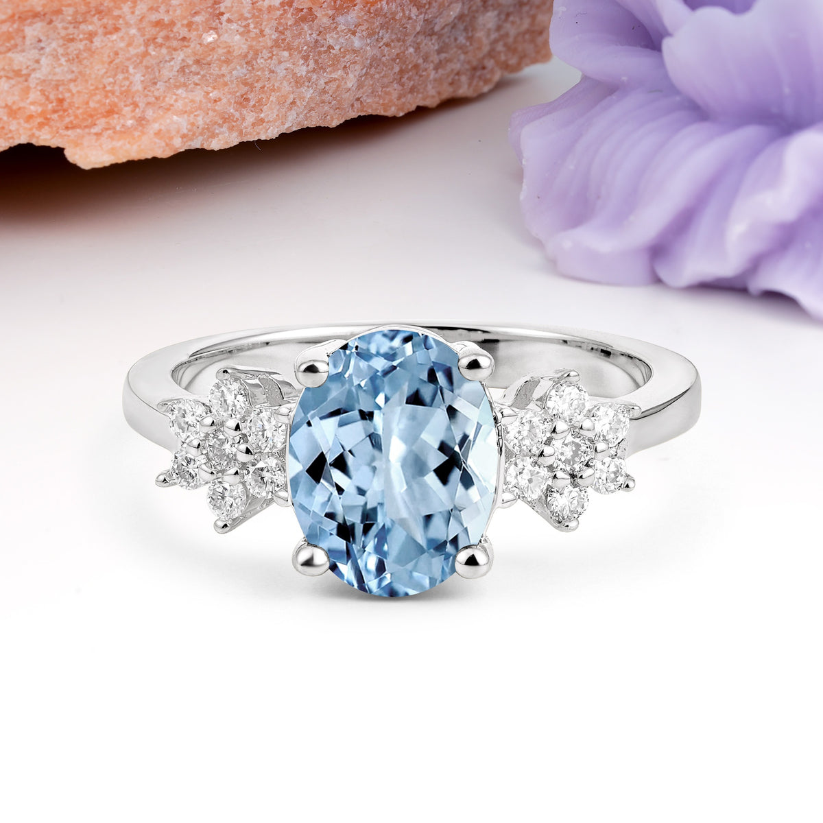 Luxurious Classic 4-Prong Oval Cut Aquamarine Engagement Ring - Additional view