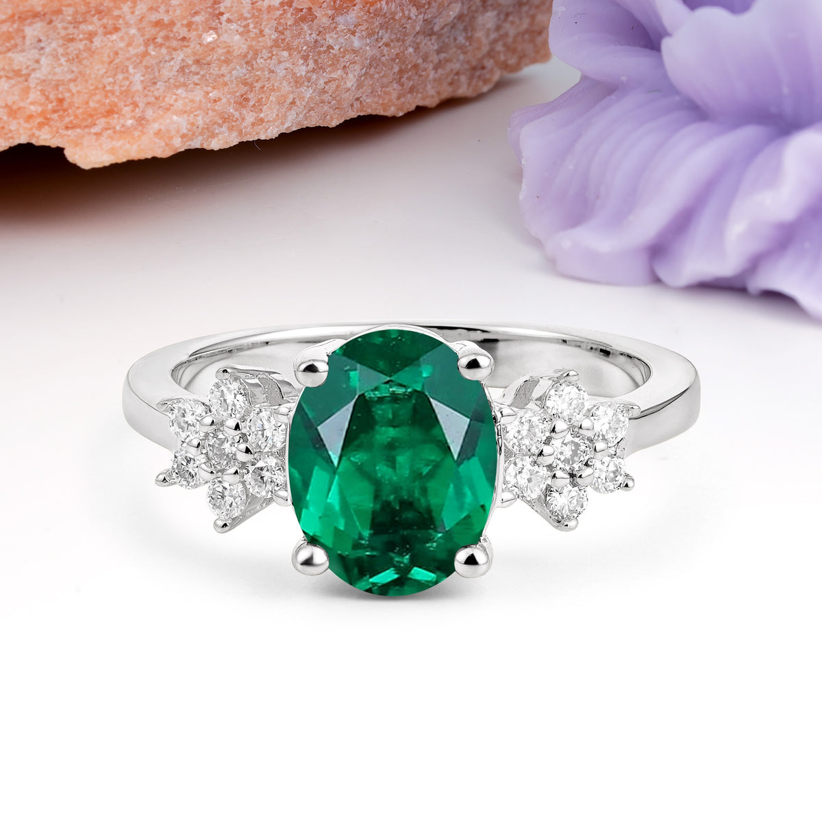 Luxurious Classic 4-Prong Oval Cut Emerald Engagement Ring - Additional view