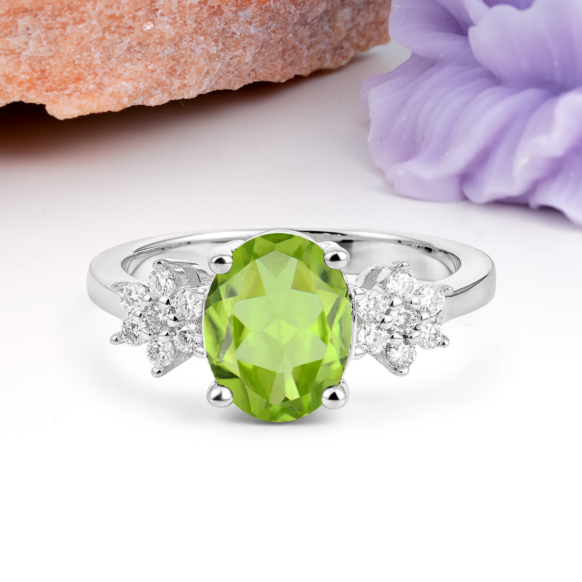 Luxurious Classic 4-Prong Oval Cut Peridot Engagement Ring - Additional view